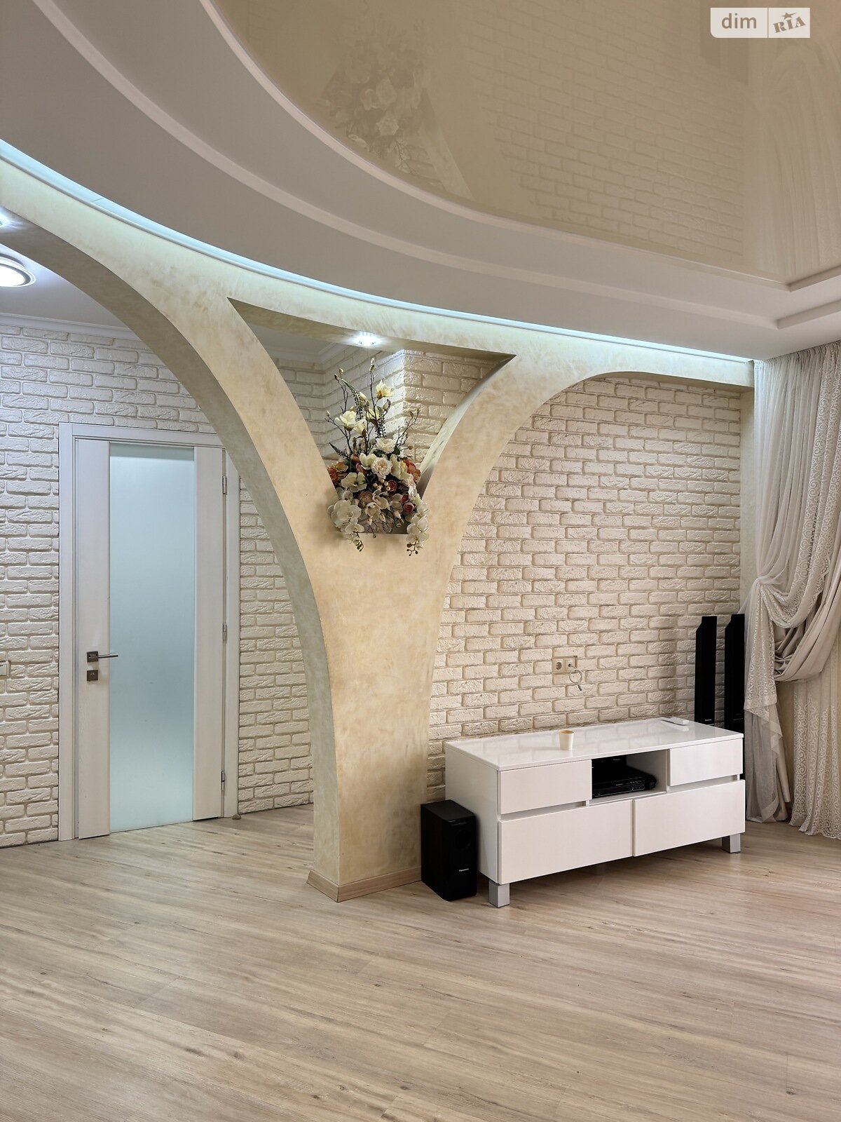 Продаж двокімнатної квартири в Хмельницькому, на вул. Зарічанська 11А, район Виставка фото 1