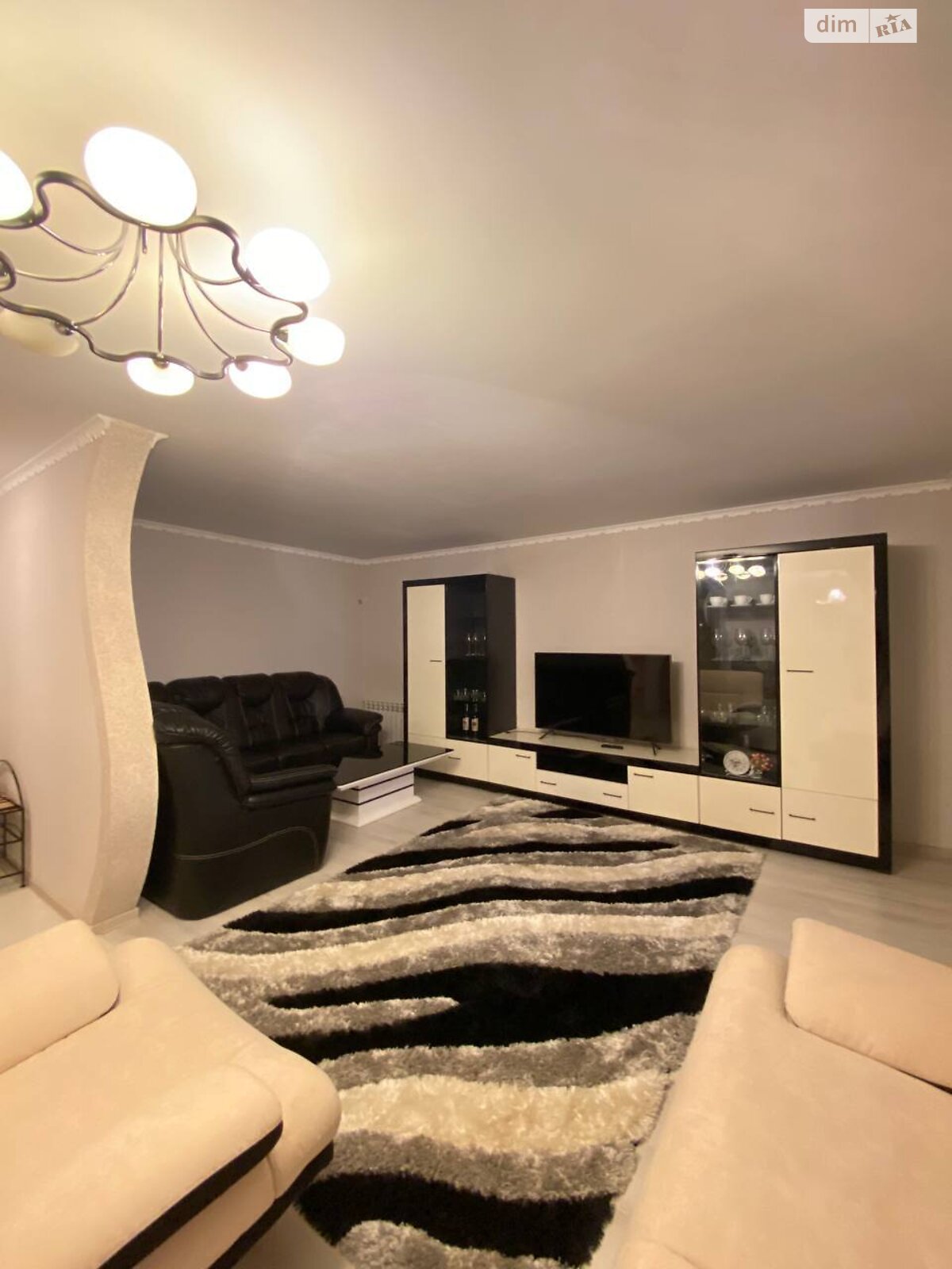 Продаж трикімнатної квартири в Хмельницькому, на вул. Молодіжна 15/1, район Південно-Західний фото 1