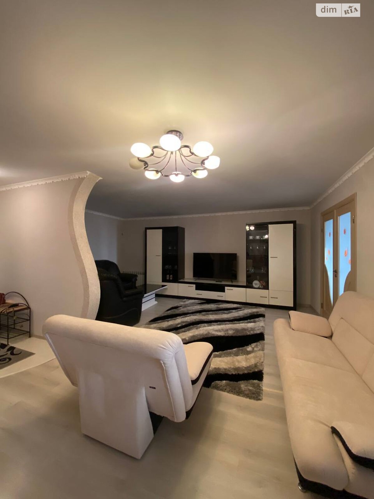 Продаж трикімнатної квартири в Хмельницькому, на вул. Молодіжна 15/1, район Південно-Західний фото 1