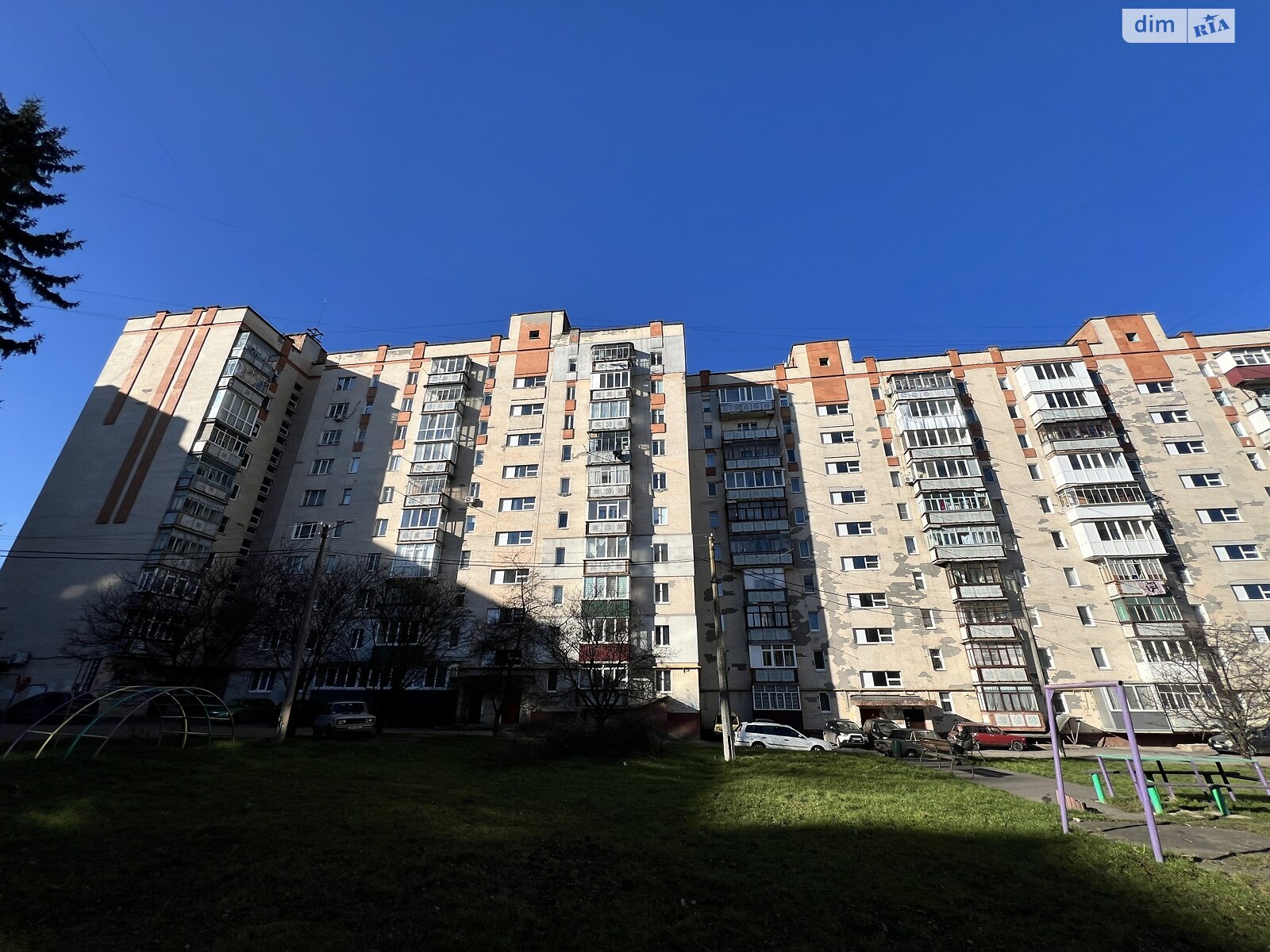 Продажа трехкомнатной квартиры в Хмельницком, на ул. Спортивная 40, кв. 3, район Загот Зерно фото 1