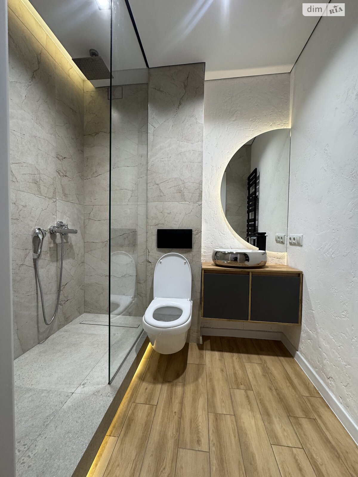 Продаж трикімнатної квартири в Хмельницькому, на вул. Нижня Берегова, район Заріччя фото 1 Продаж трикімнатної квартири в Хмельницькому, на вул. Нижня Берегова, район Заріччя фото 1