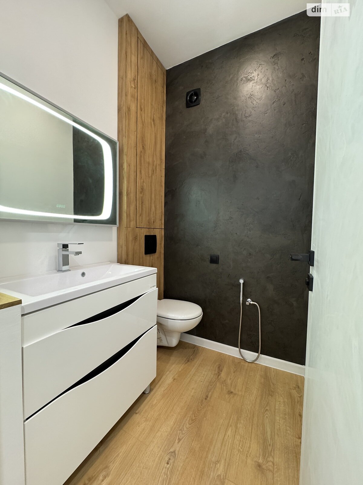 Продаж трикімнатної квартири в Хмельницькому, на вул. Нижня Берегова, район Заріччя фото 1 Продаж трикімнатної квартири в Хмельницькому, на вул. Нижня Берегова, район Заріччя фото 1