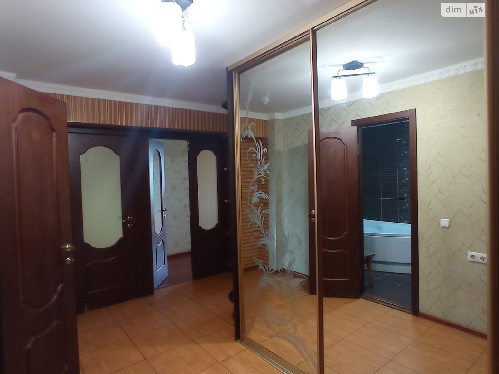 Продаж двокімнатної квартири в Хмельницькому, на вул. Зарічанська, район Виставка фото 1 Продаж двокімнатної квартири в Хмельницькому, на вул. Зарічанська, район Виставка фото 1