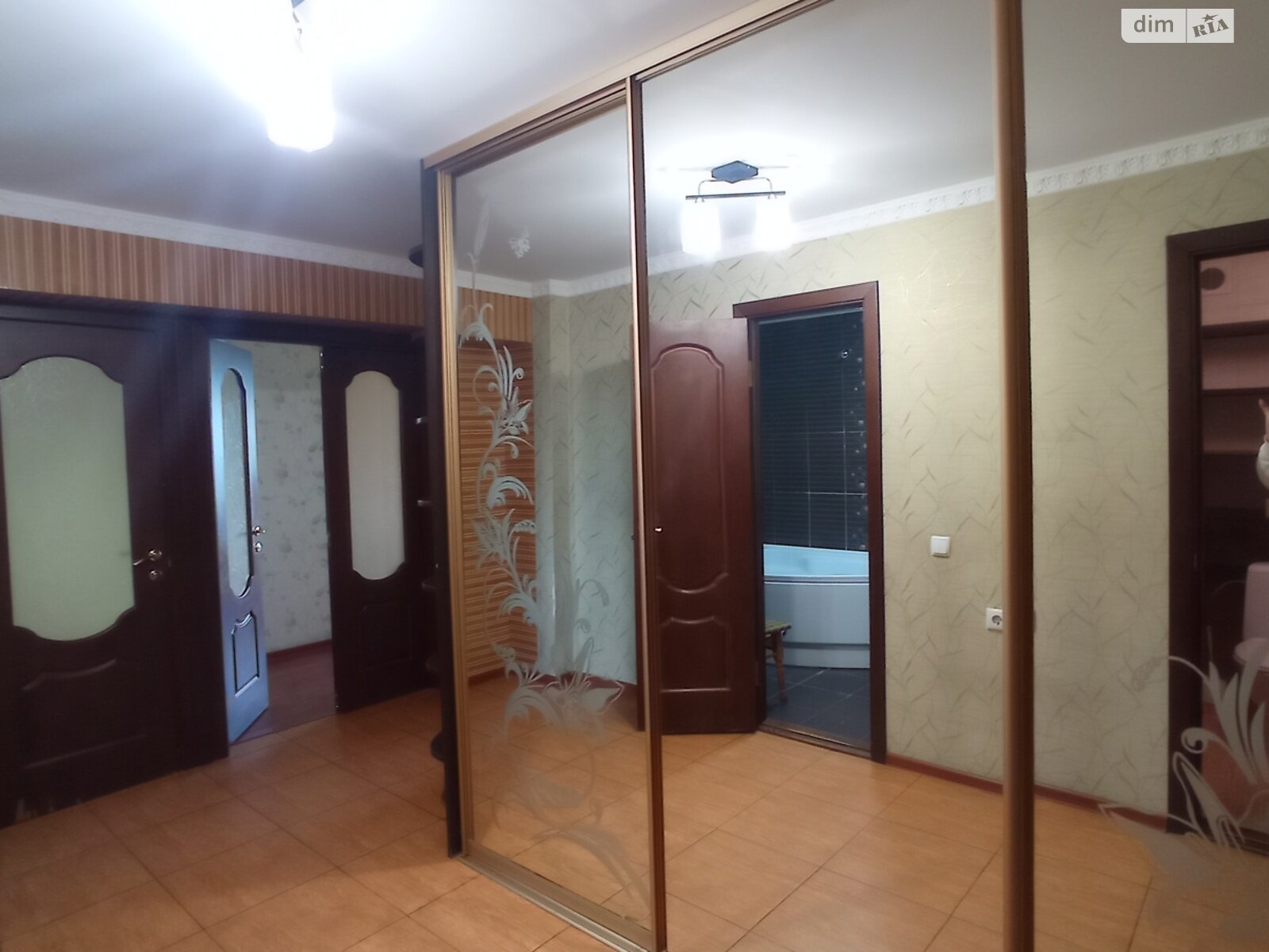Продаж двокімнатної квартири в Хмельницькому, на вул. Зарічанська, район Виставка фото 1 Продаж двокімнатної квартири в Хмельницькому, на вул. Зарічанська, район Виставка фото 1
