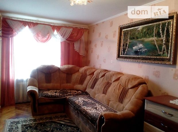 Продажа трехкомнатной квартиры в Христиновке, на Соборная 33, фото 1 Продажа трехкомнатной квартиры в Христиновке, на Соборная 33, фото 1