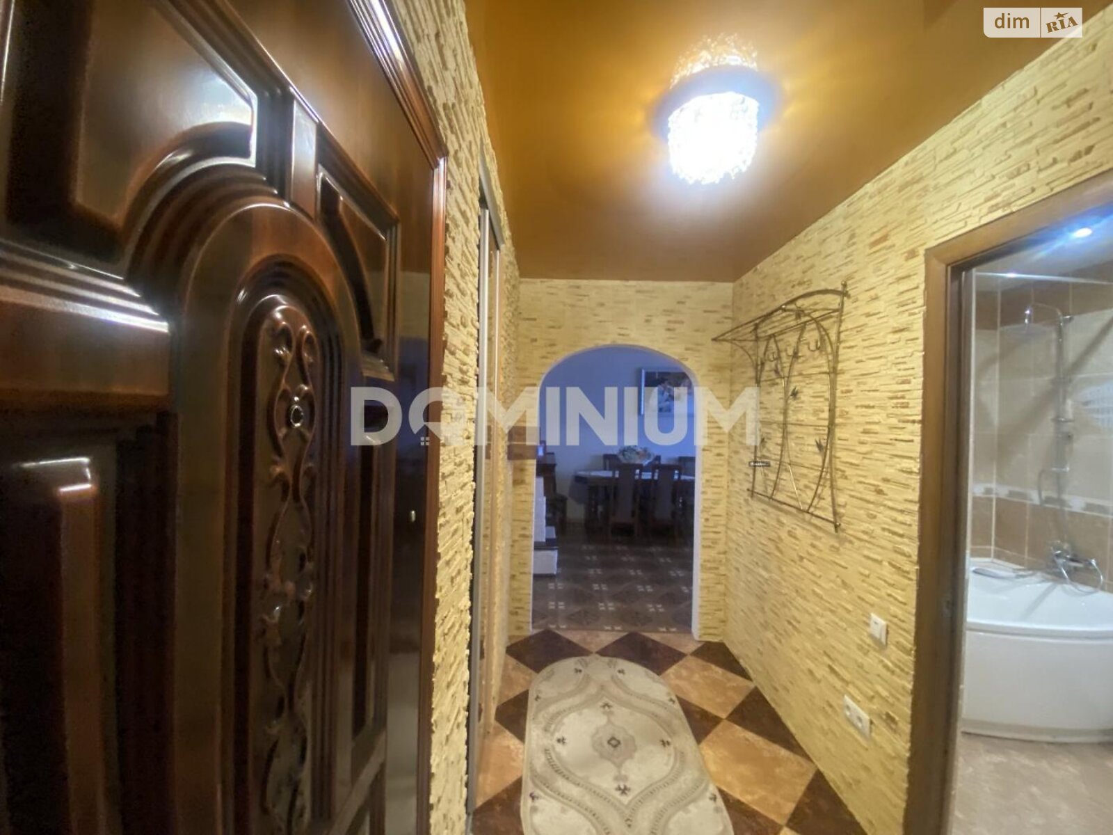 Продаж двокімнатної квартири в Хусті, на вул. Академіка Пирогова 4, фото 1 Продаж двокімнатної квартири в Хусті, на вул. Академіка Пирогова 4, фото 1