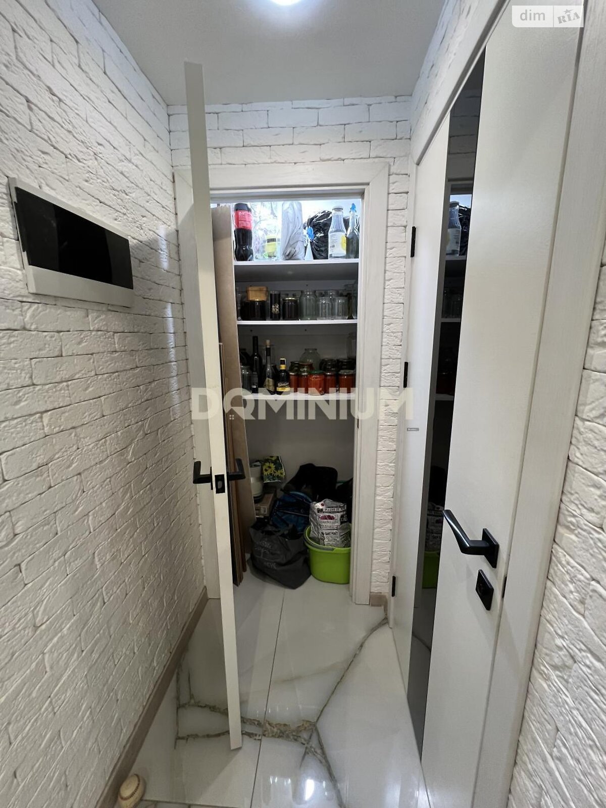 Продажа трехкомнатной квартиры в Хусте, на ул. Братьев Брайщаков 8, фото 1 Продажа трехкомнатной квартиры в Хусте, на ул. Братьев Брайщаков 8, фото 1