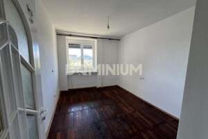 Продаж трикімнатної квартири в Хусті, на вул. Жайворонкова, фото 2