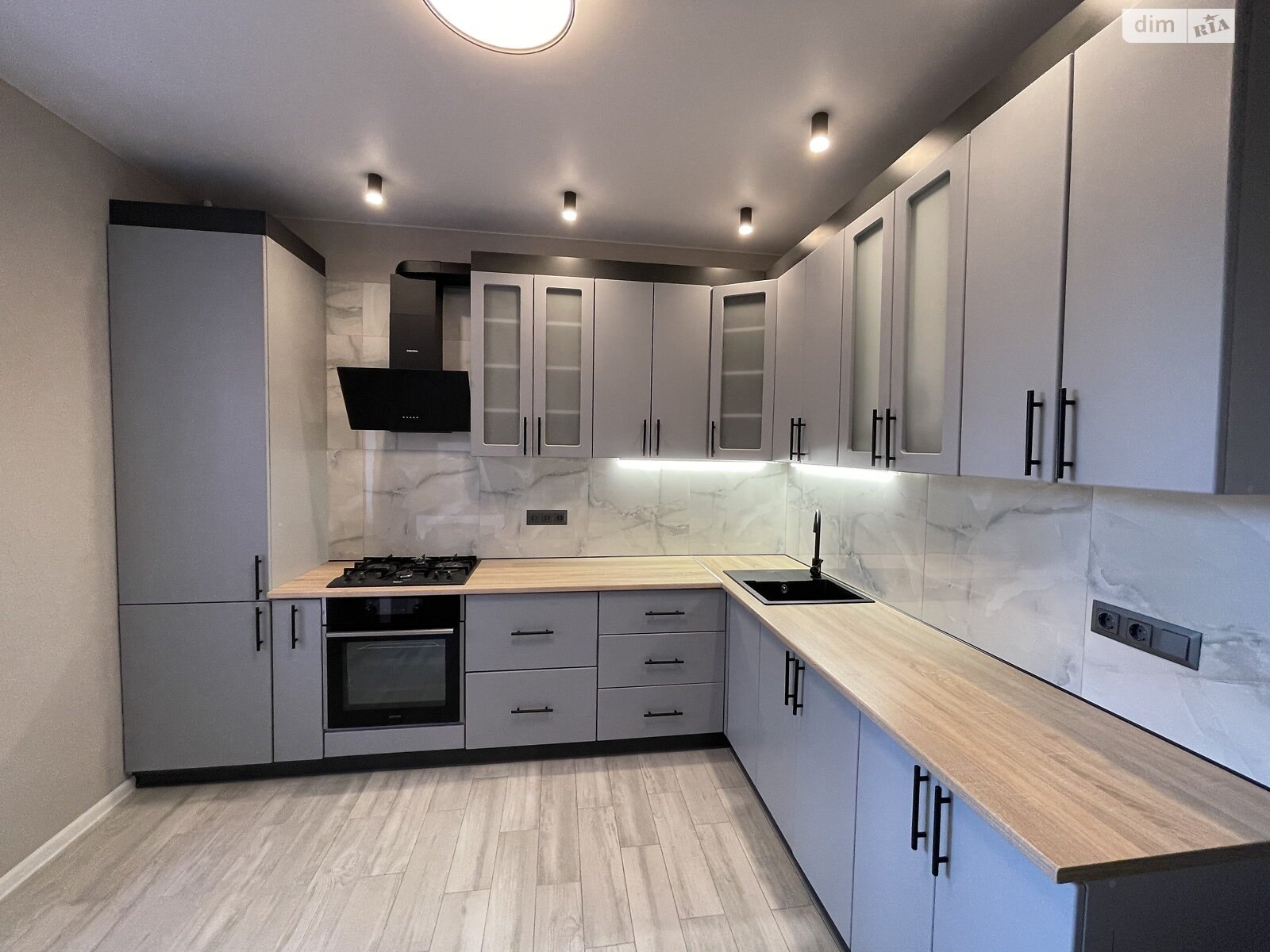 Продажа двухкомнатной квартиры в Ирпене, на ул. Литературная 4Г, кв. 1, фото 1 Продажа двухкомнатной квартиры в Ирпене, на ул. Литературная 4Г, кв. 1, фото 1