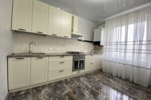 Продаж трикімнатної квартири в Івано-Франківську, на вул. Карпатської Січі, район Арсенал фото 2