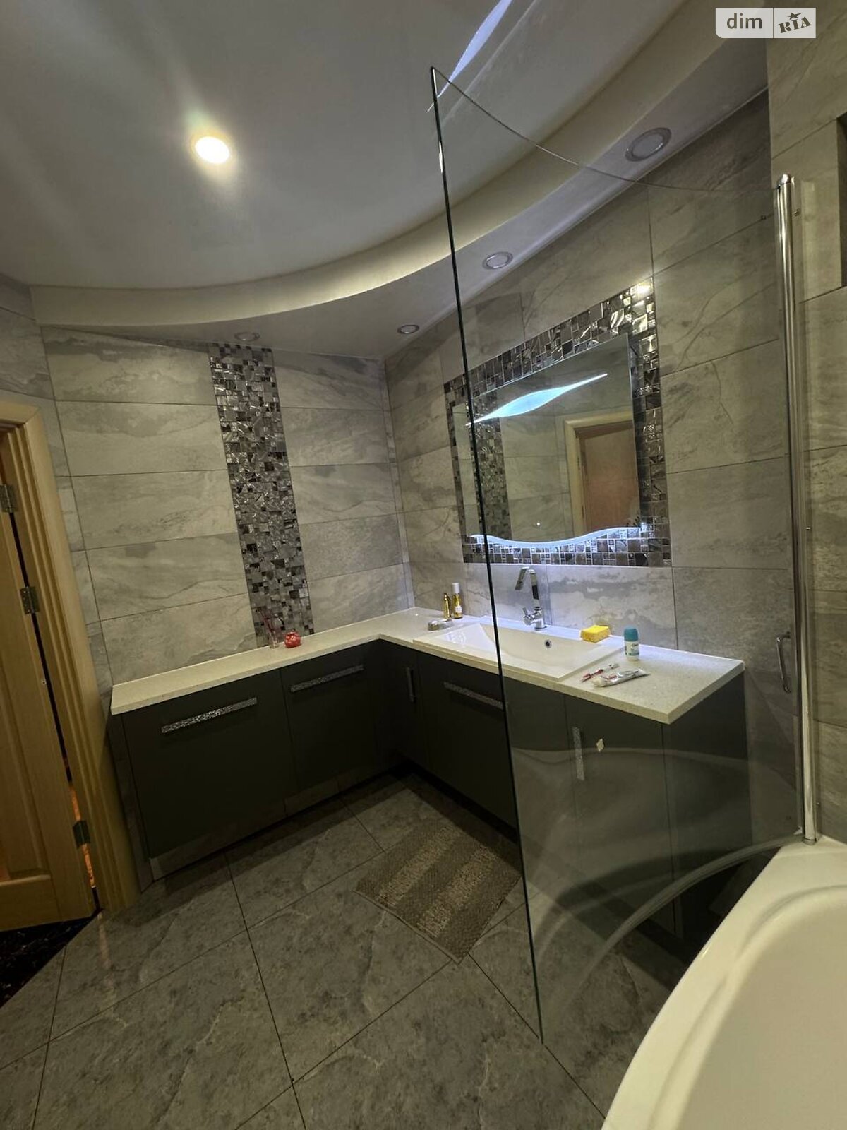 Продажа трехкомнатной квартиры в Ивано-Франковске, на ул. Коновальца Евгения, район Арсенал фото 1