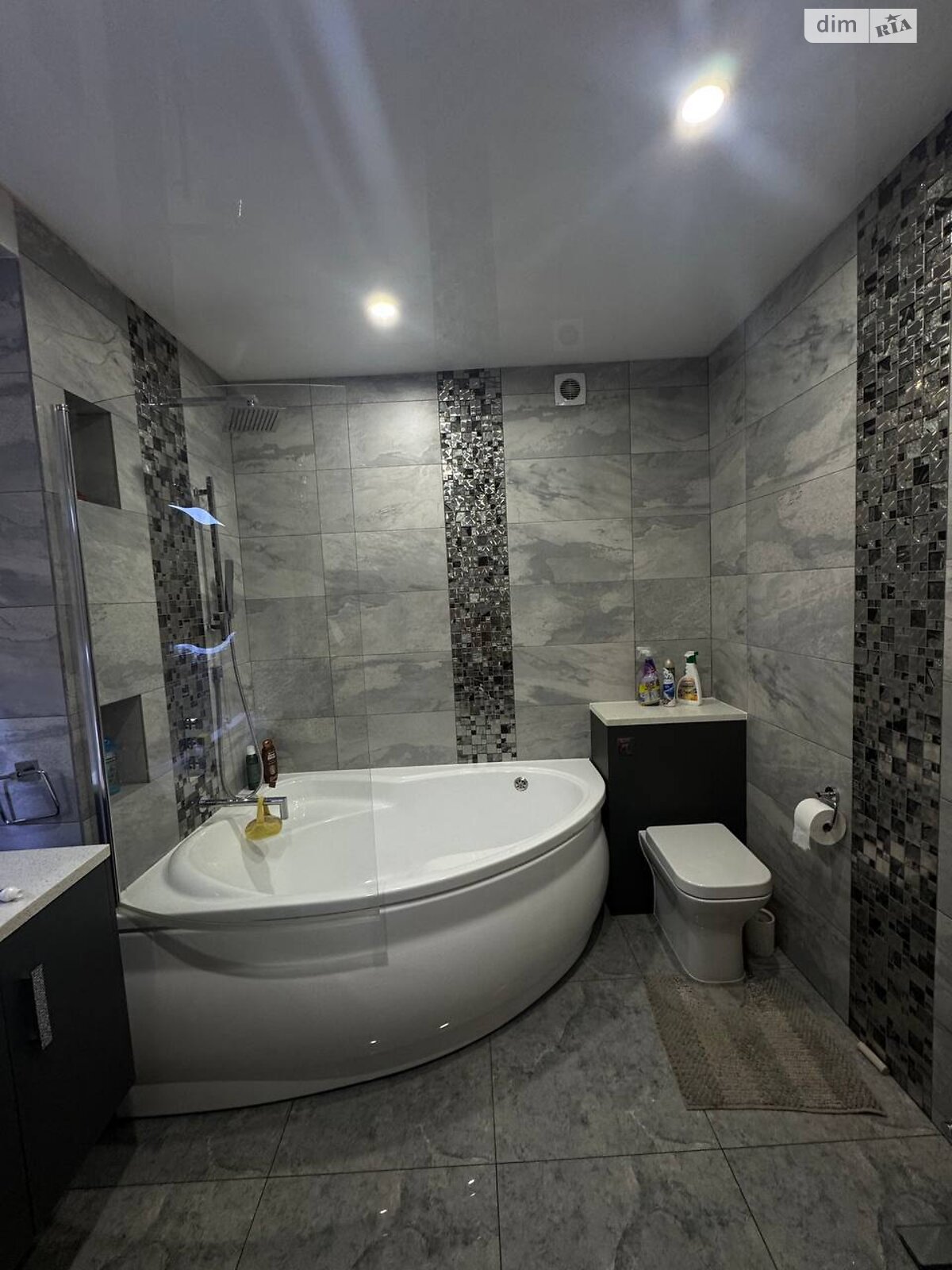 Продажа трехкомнатной квартиры в Ивано-Франковске, на ул. Коновальца Евгения, район Арсенал фото 1