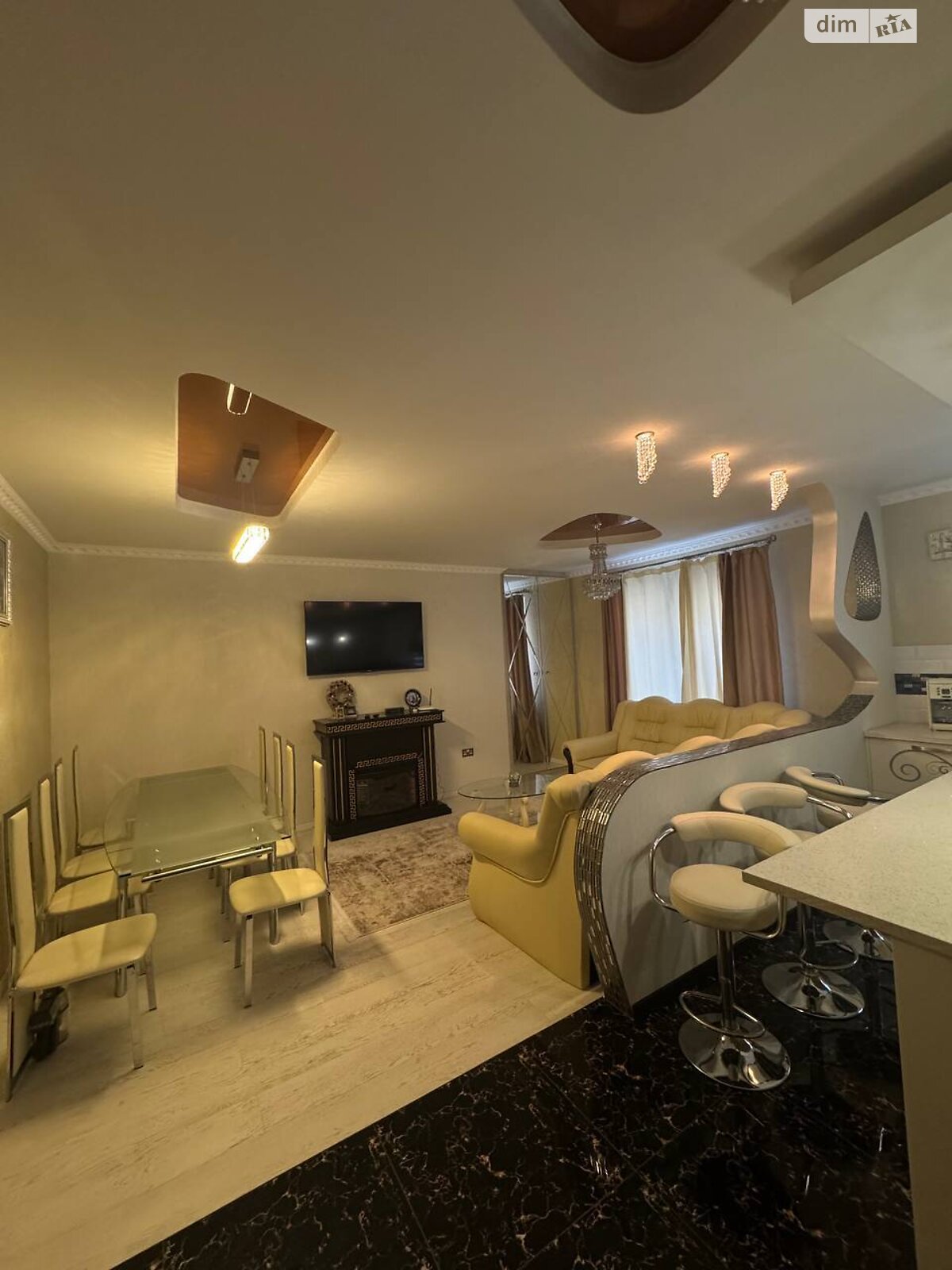 Продажа трехкомнатной квартиры в Ивано-Франковске, на ул. Коновальца Евгения, район Арсенал фото 1