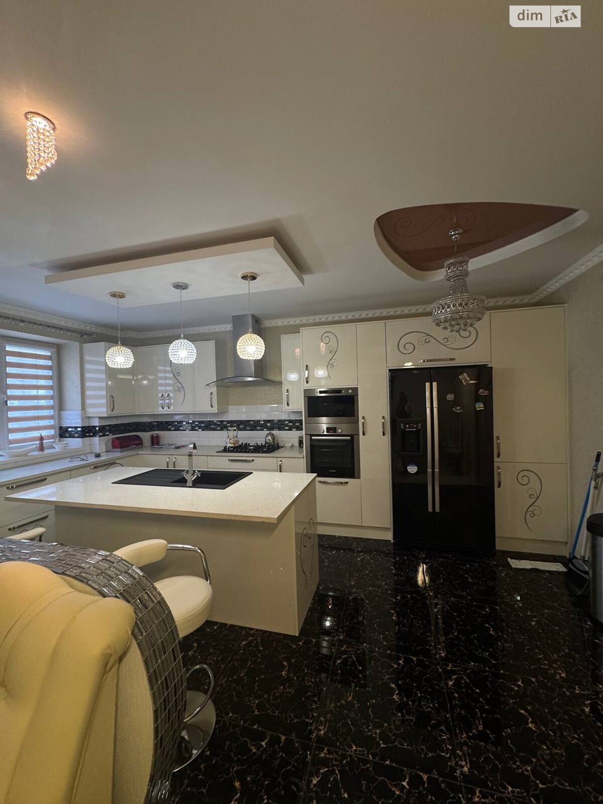 Продажа трехкомнатной квартиры в Ивано-Франковске, на ул. Коновальца Евгения, район Арсенал фото 1