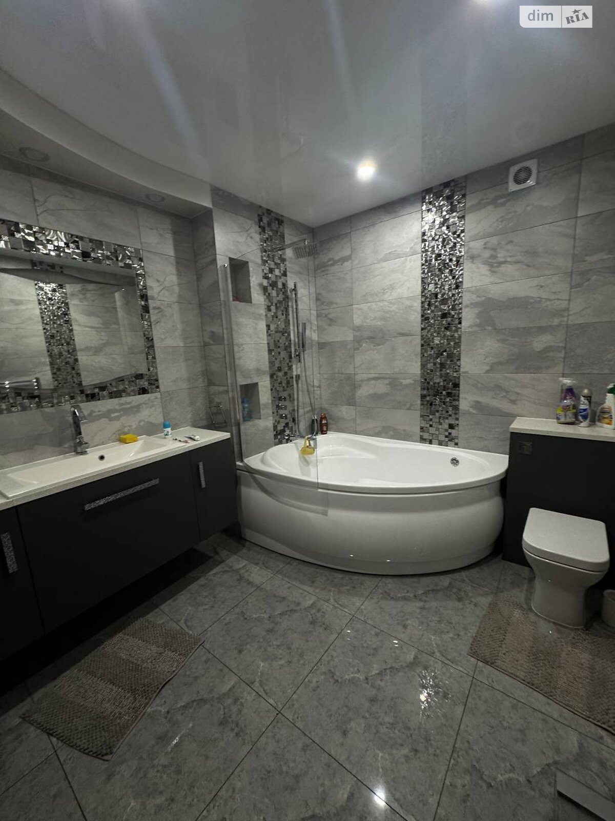 Продажа трехкомнатной квартиры в Ивано-Франковске, на ул. Коновальца Евгения, район Арсенал фото 1