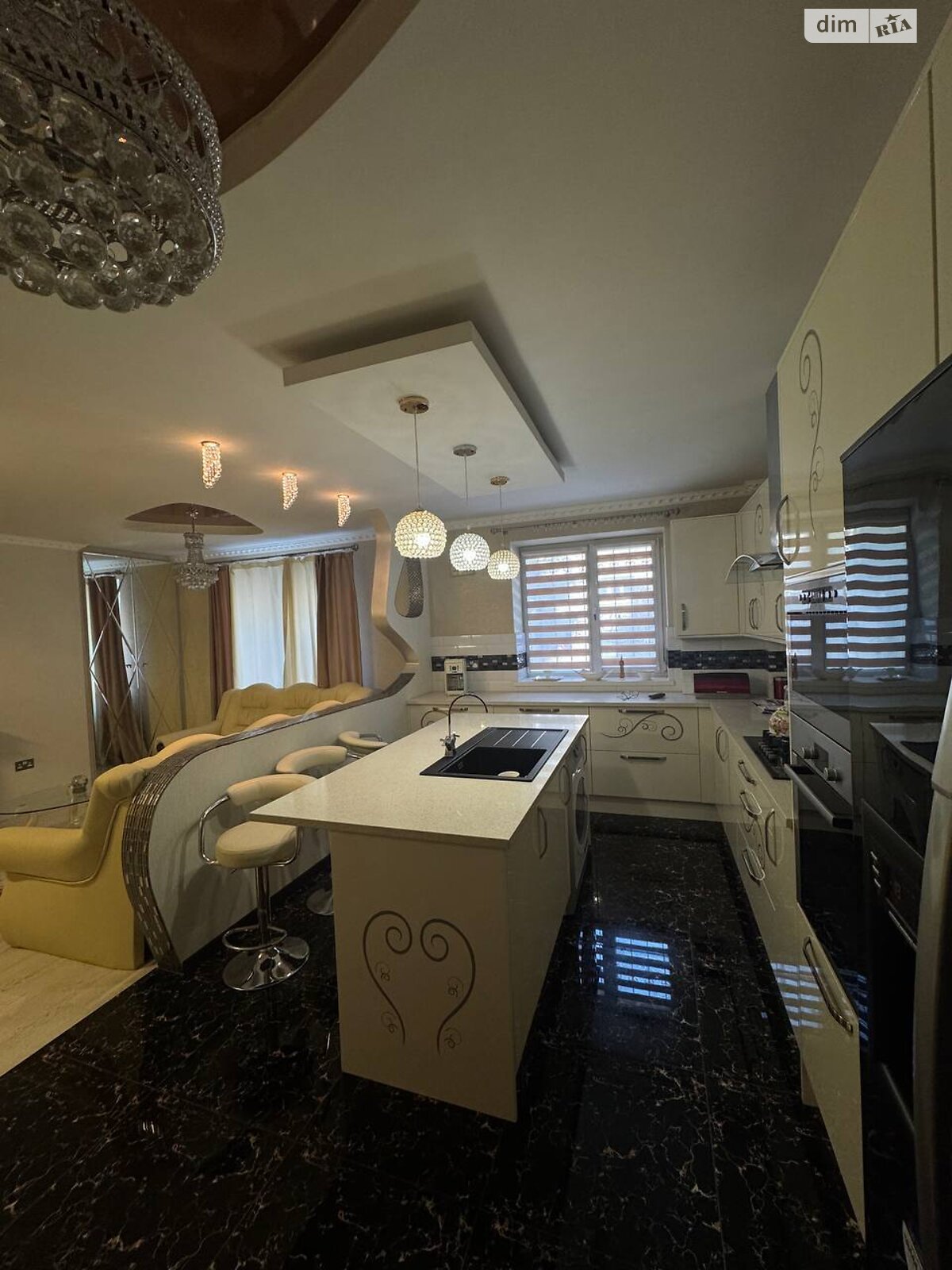 Продажа трехкомнатной квартиры в Ивано-Франковске, на ул. Коновальца Евгения, район Арсенал фото 1