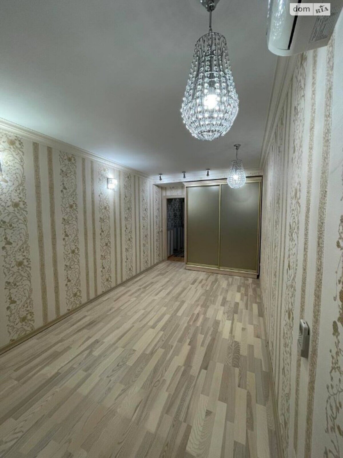 Продажа трехкомнатной квартиры в Ивано-Франковске, на ул. Довженко А. 135, район Бам фото 1