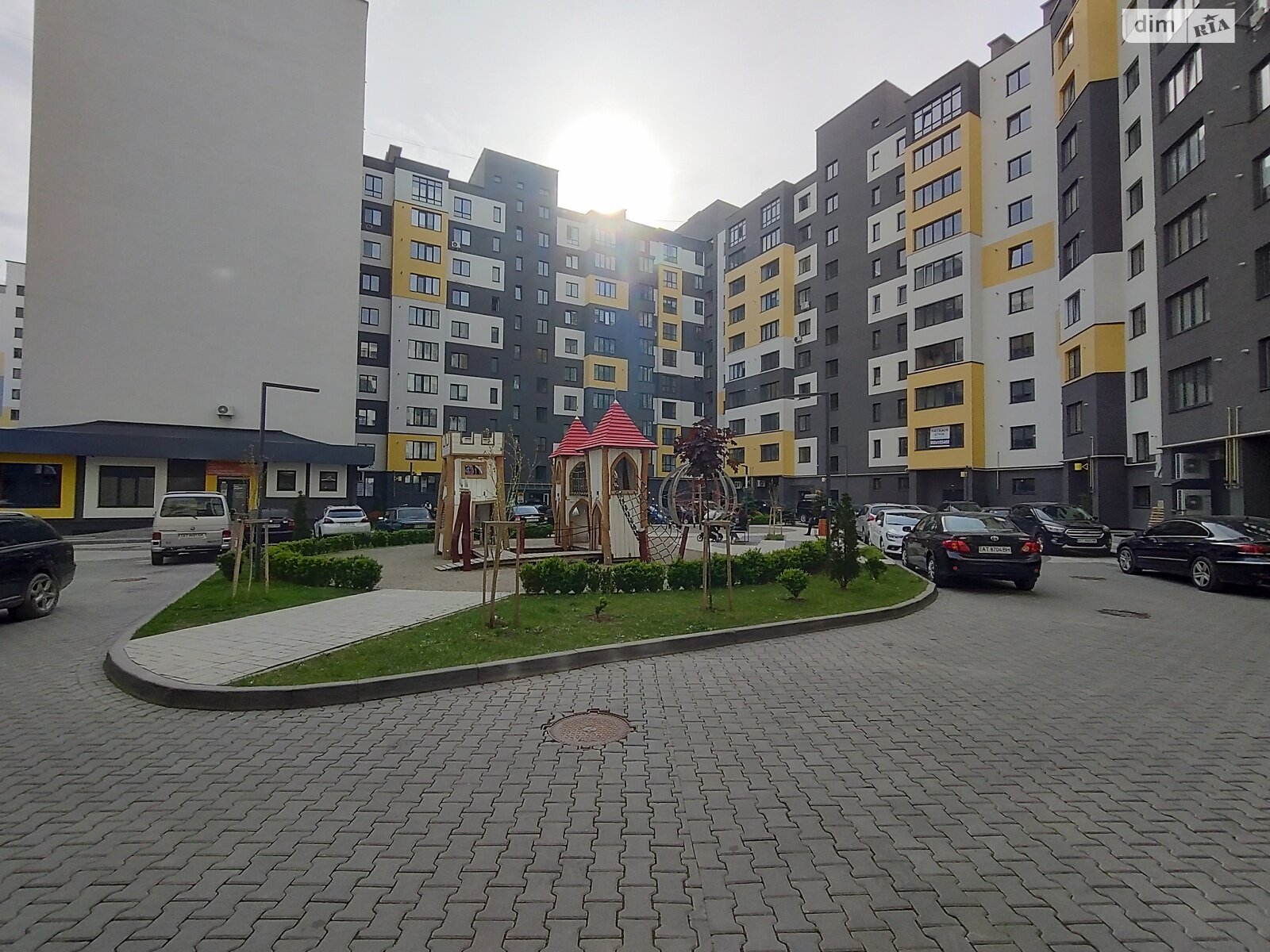 Продажа трехкомнатной квартиры в Ивано-Франковске, на ул. Довженко А., район Бам фото 1