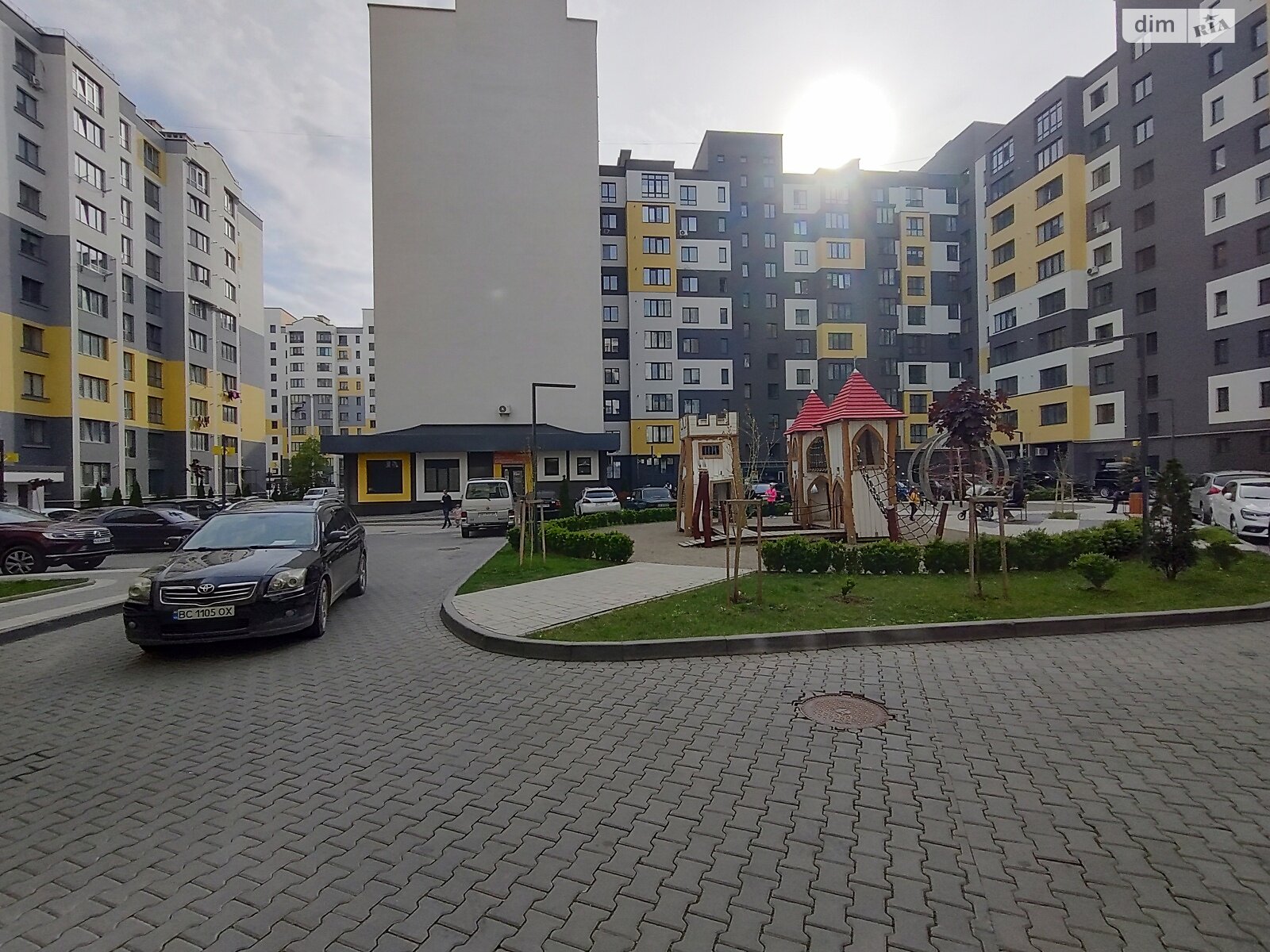 Продажа трехкомнатной квартиры в Ивано-Франковске, на ул. Довженко А., район Бам фото 1