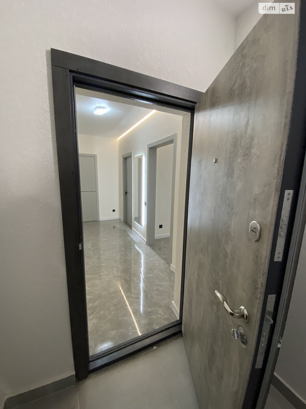 Продаж двокімнатної квартири в Івано-Франківську, на вул. Довженка О. 31, район Бам фото 1 Продаж двокімнатної квартири в Івано-Франківську, на вул. Довженка О. 31, район Бам фото 1