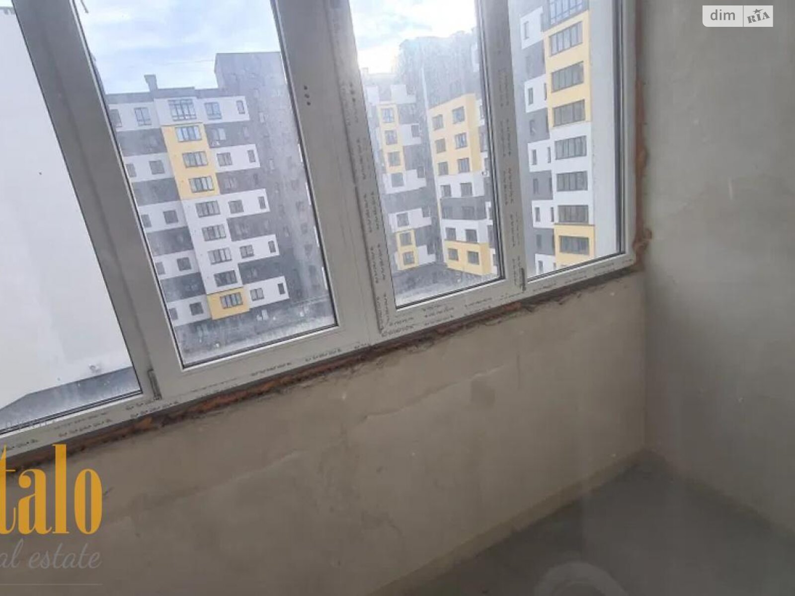Продаж трикімнатної квартири в Івано-Франківську, на вул. Бобикевича О. 63, район Бам фото 1