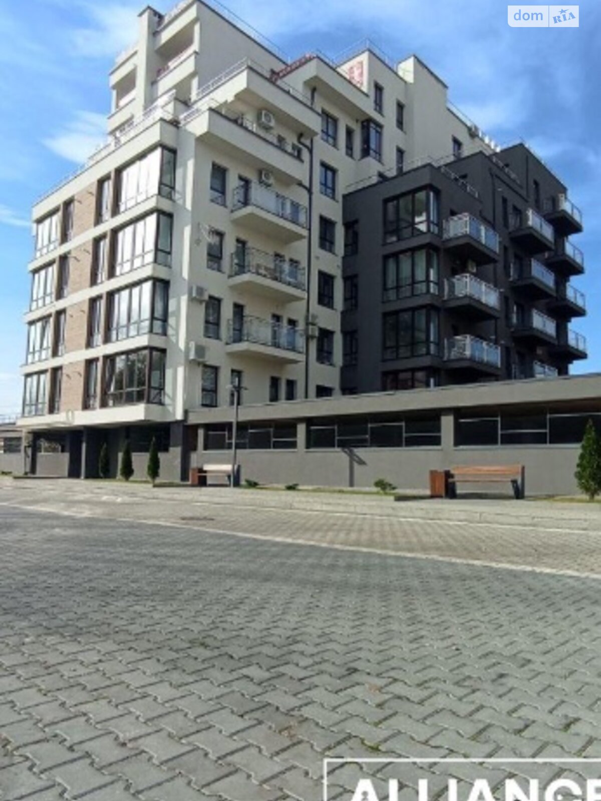 Продаж трикімнатної квартири в Івано-Франківську, на вул. Ленкавського, район Бам фото 1