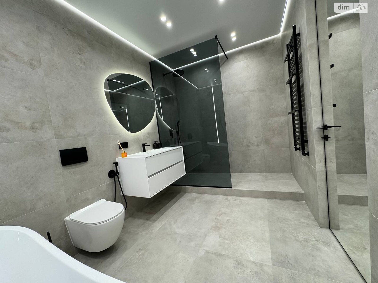 Продажа трехкомнатной квартиры в Ивано-Франковске, на ул. Приозерная, район Бам фото 1