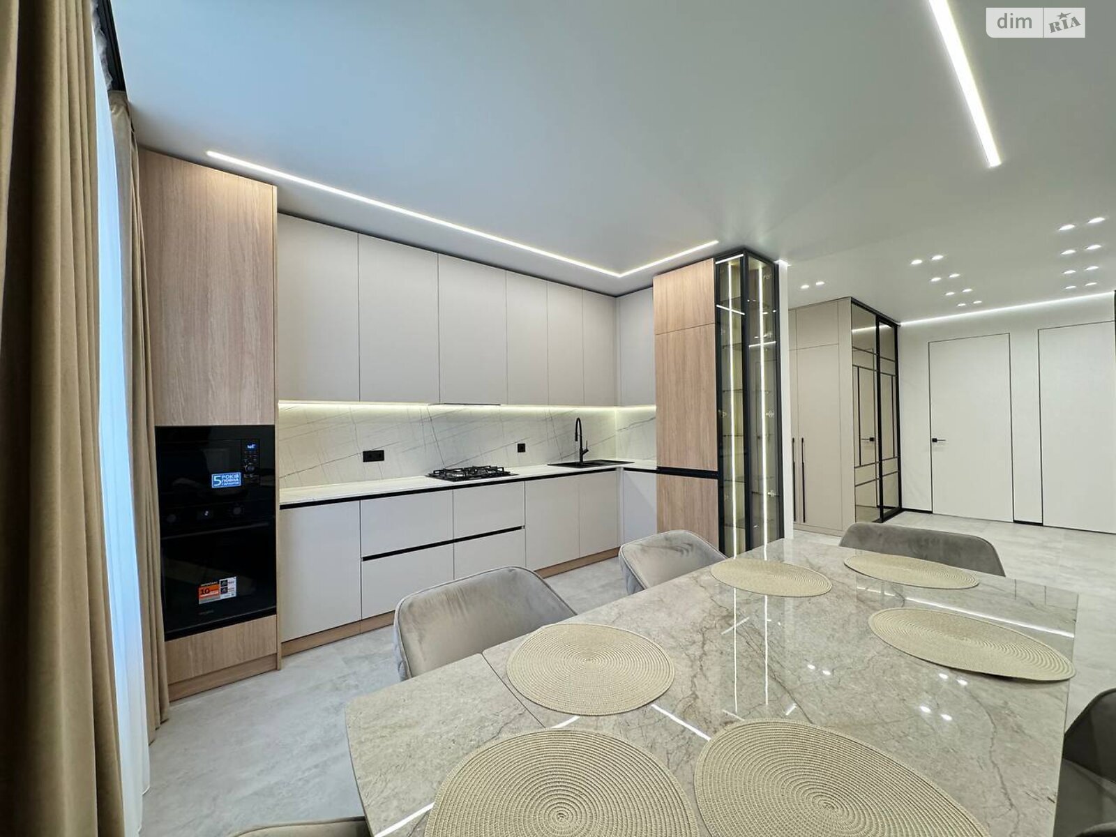 Продажа трехкомнатной квартиры в Ивано-Франковске, на ул. Приозерная, район Бам фото 1