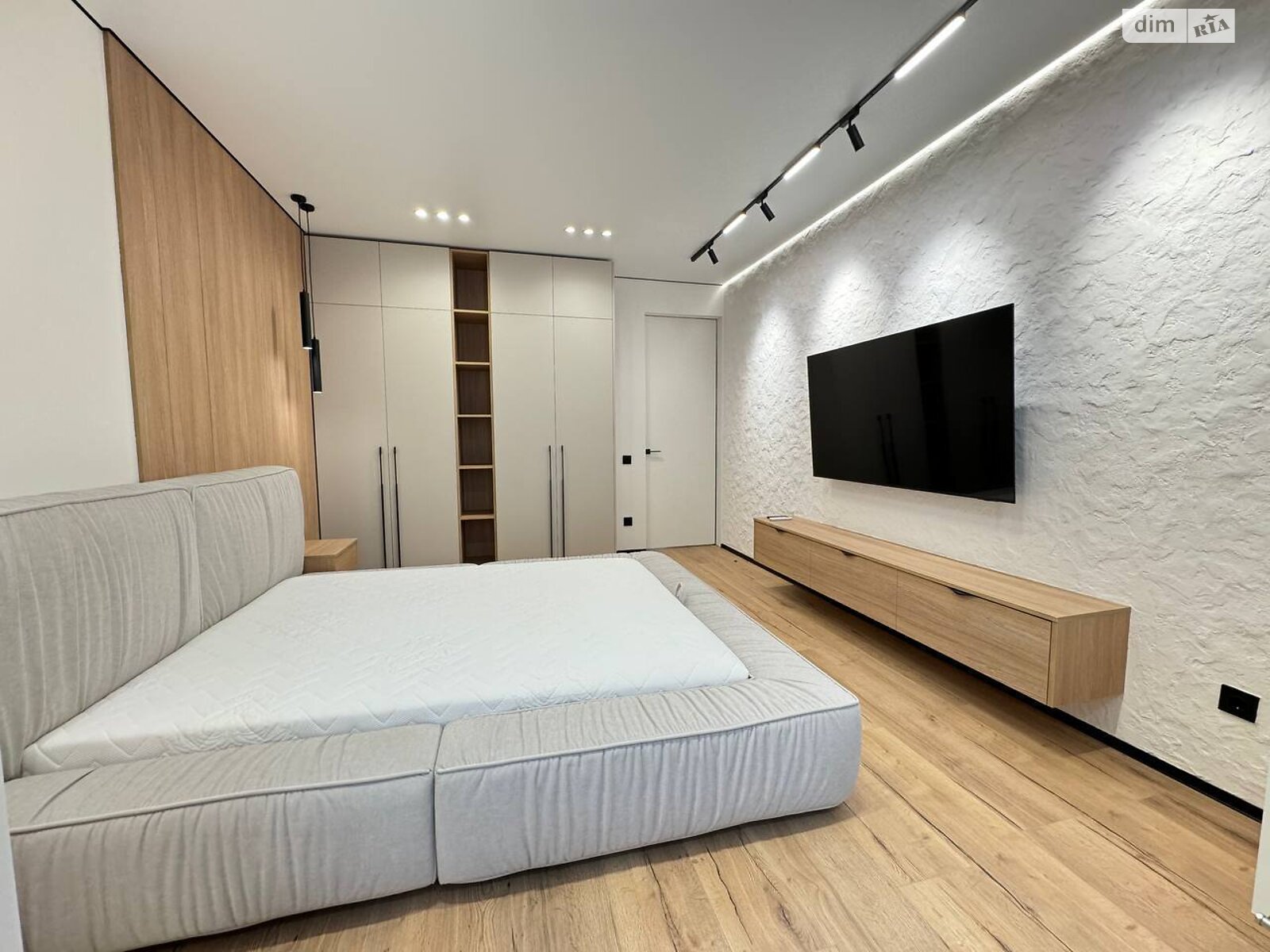 Продажа трехкомнатной квартиры в Ивано-Франковске, на ул. Приозерная, район Бам фото 1