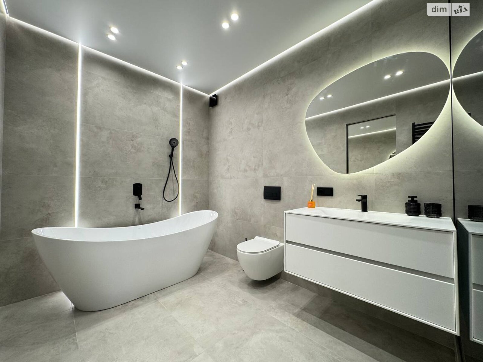 Продажа трехкомнатной квартиры в Ивано-Франковске, на ул. Приозерная, район Бам фото 1