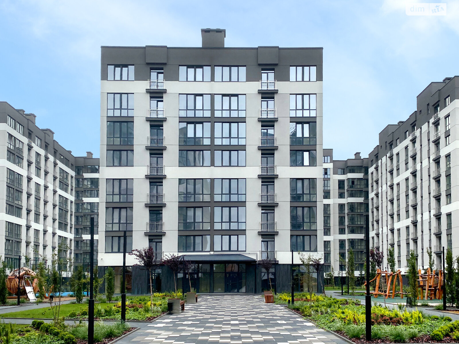 Продаж трикімнатної квартири в Івано-Франківську, на вул. Довженка О. ул. Виногр, фото 1 Продаж трикімнатної квартири в Івано-Франківську, на вул. Довженка О. ул. Виногр, фото 1