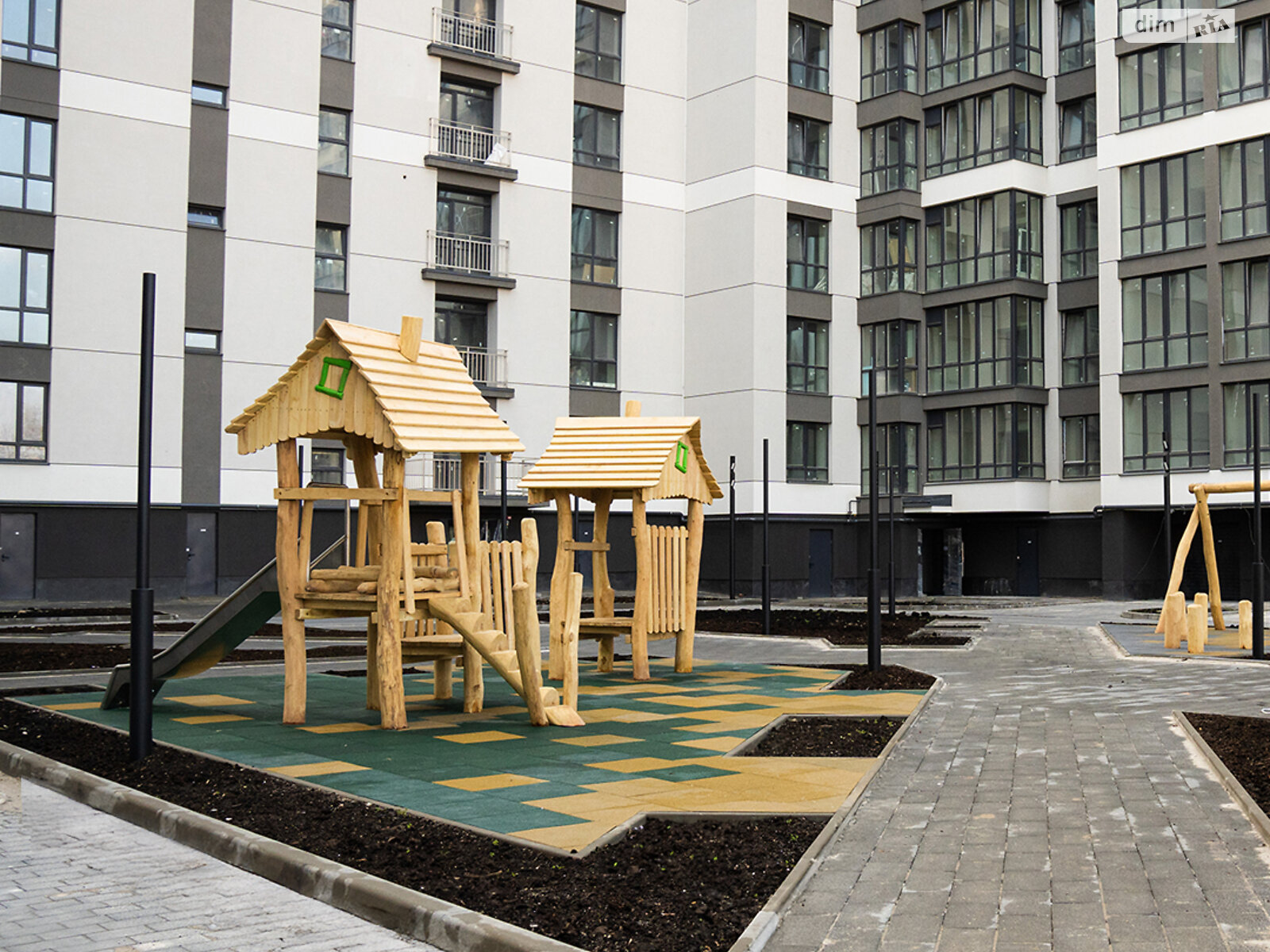 Продаж трикімнатної квартири в Івано-Франківську, на вул. Довженка О. ул. Виногр, фото 1 Продаж трикімнатної квартири в Івано-Франківську, на вул. Довженка О. ул. Виногр, фото 1