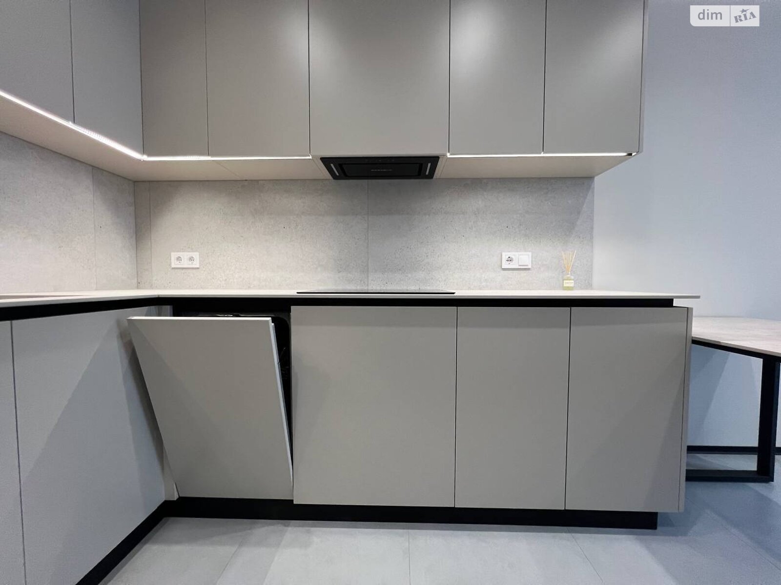 Продаж двокімнатної квартири в Івано-Франківську, на вул. Бельведерська 32, фото 1