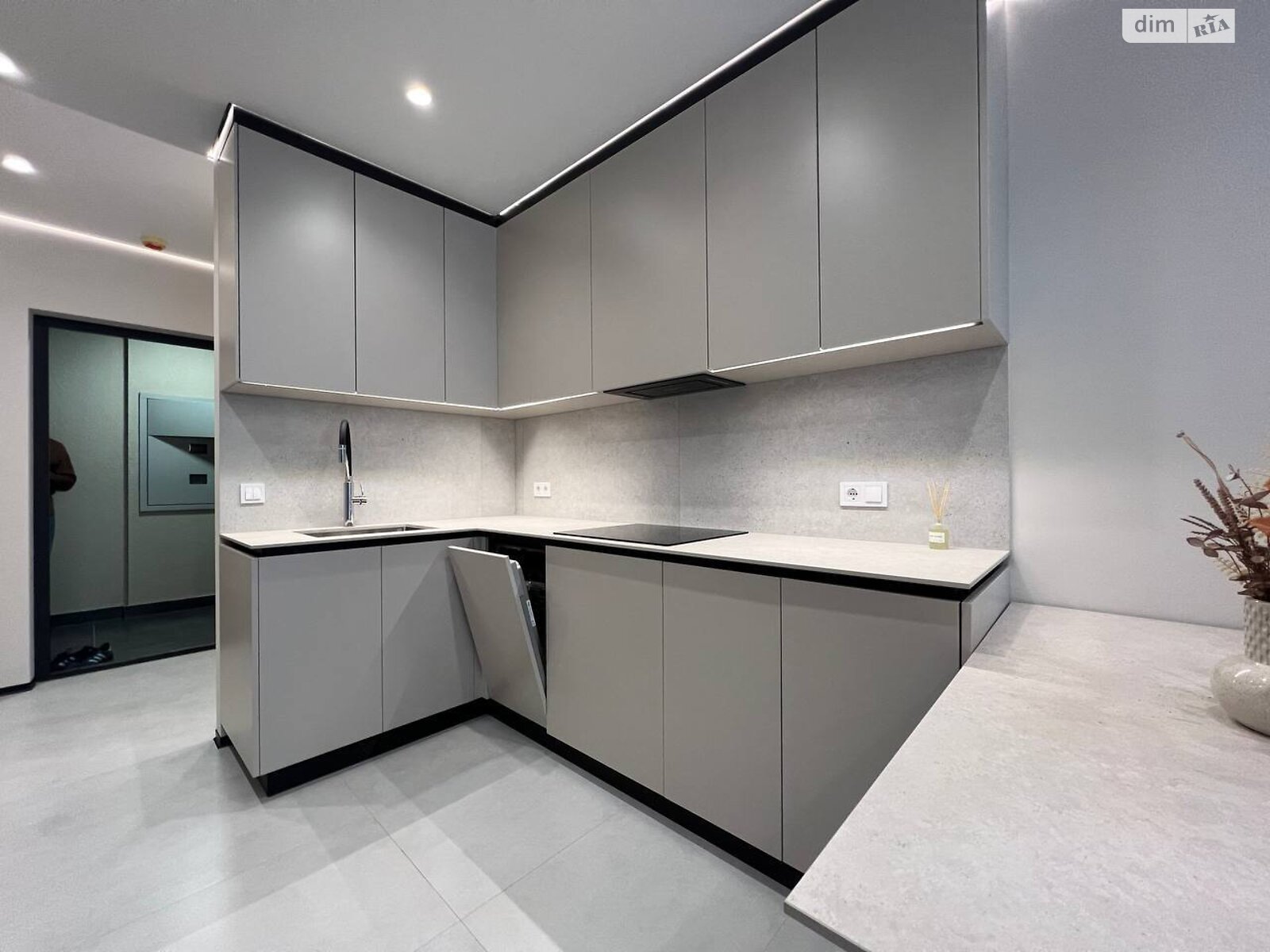 Продаж двокімнатної квартири в Івано-Франківську, на вул. Бельведерська 32, фото 1