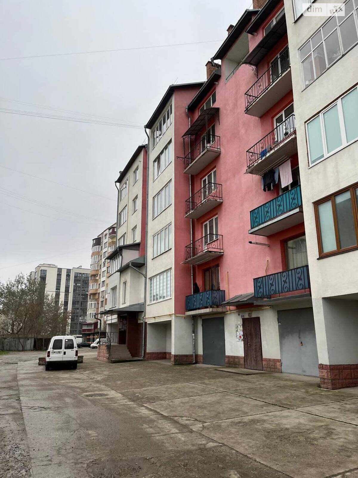 Продажа трехкомнатной квартиры в Ивано-Франковске, на ул. Билозира 8, район Братья фото 1 Продажа трехкомнатной квартиры в Ивано-Франковске, на ул. Билозира 8, район Братья фото 1