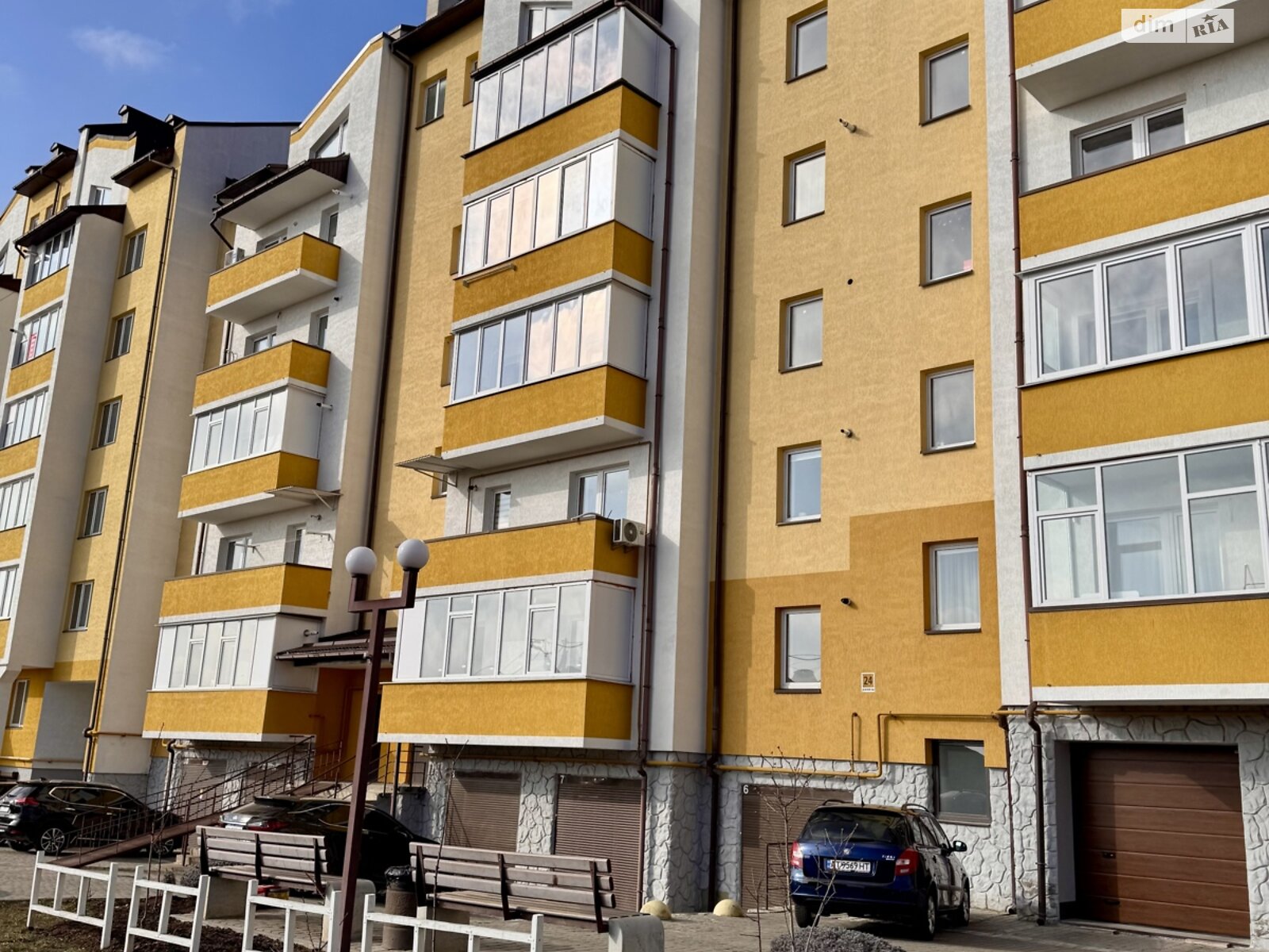 Продажа четырехкомнатной квартиры в Ивано-Франковске, на ул. Демьянов Лаз 24, фото 1 Продажа четырехкомнатной квартиры в Ивано-Франковске, на ул. Демьянов Лаз 24, фото 1