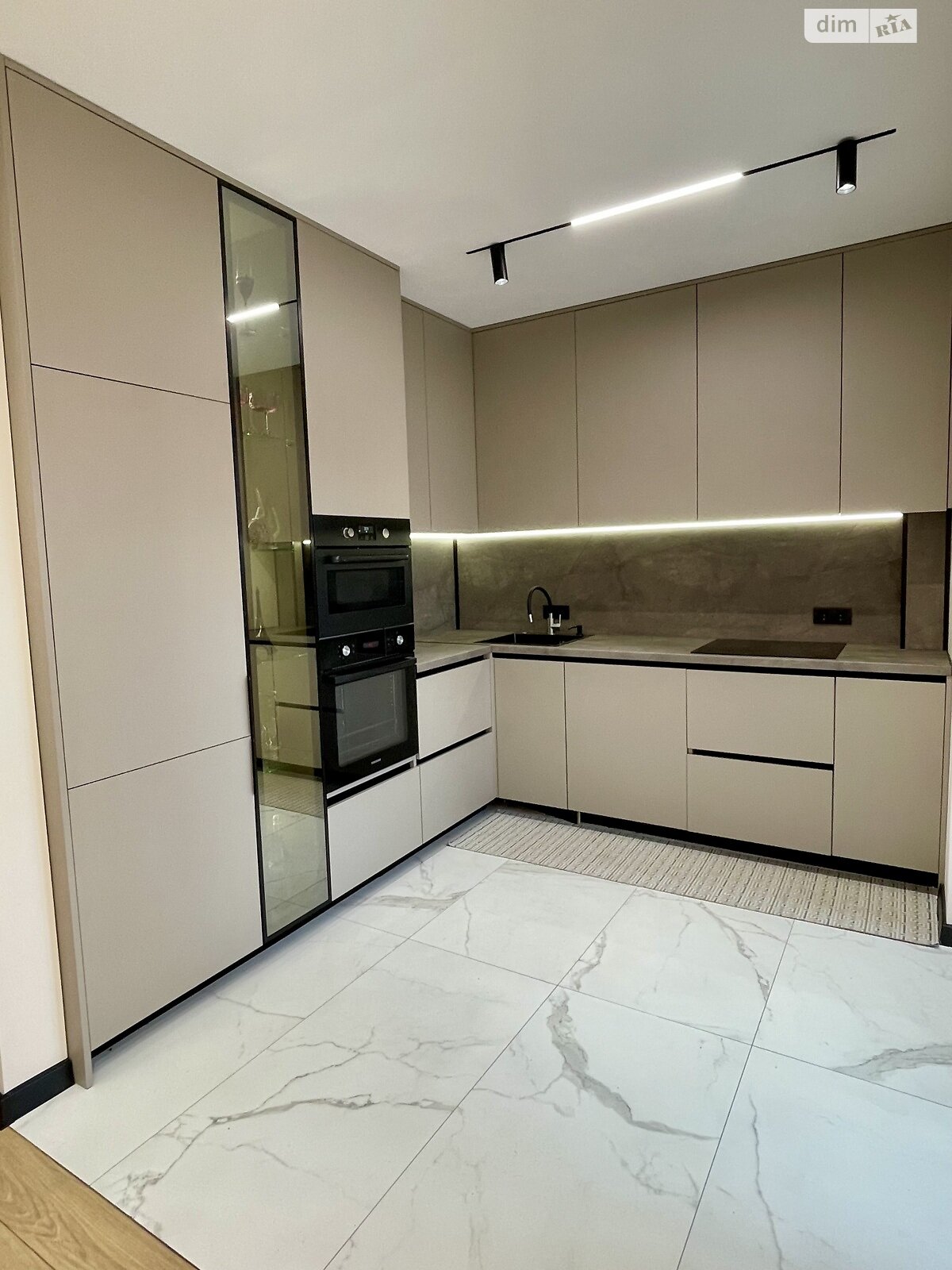 Продажа трехкомнатной квартиры в Ивано-Франковске, на ул. Довженко А. 31В корпус 5, фото 1