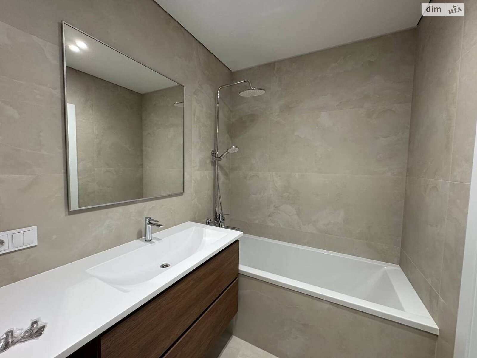 Продаж однокімнатної квартири в Івано-Франківську, на вул. Героїв Миколаєва 129А корпус 8, фото 1