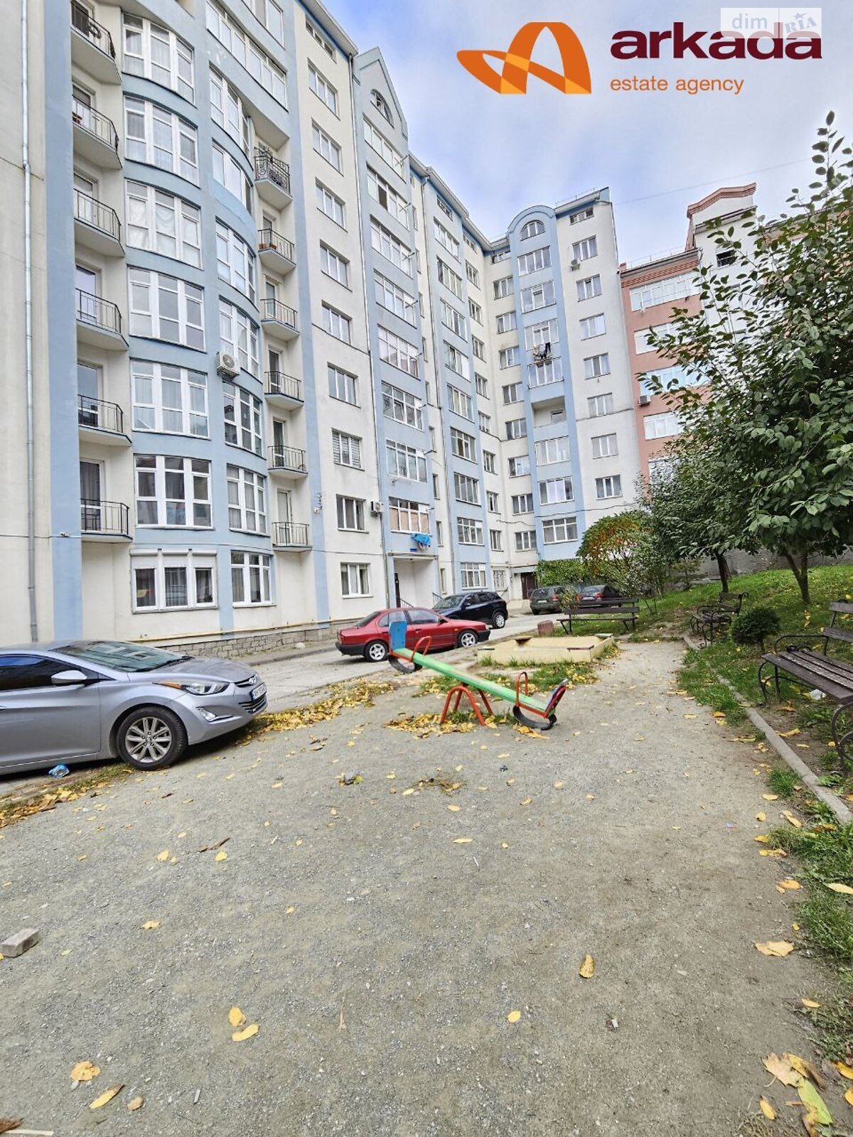 Продаж трикімнатної квартири в Івано-Франківську, на вул. Хмельницького Богдана, район Гірка фото 1 Продаж трикімнатної квартири в Івано-Франківську, на вул. Хмельницького Богдана, район Гірка фото 1