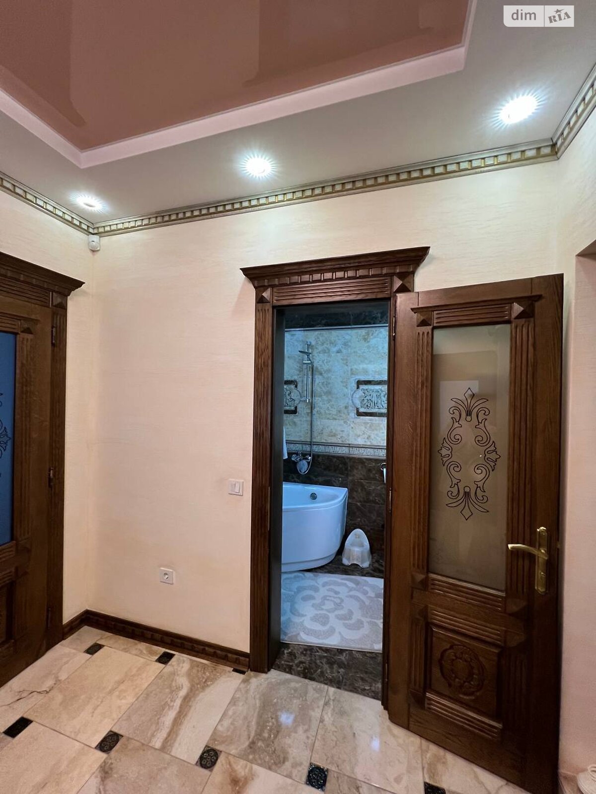 Продажа двухкомнатной квартиры в Ивано-Франковске, на ул. Слободская, фото 1 Продажа двухкомнатной квартиры в Ивано-Франковске, на ул. Слободская, фото 1