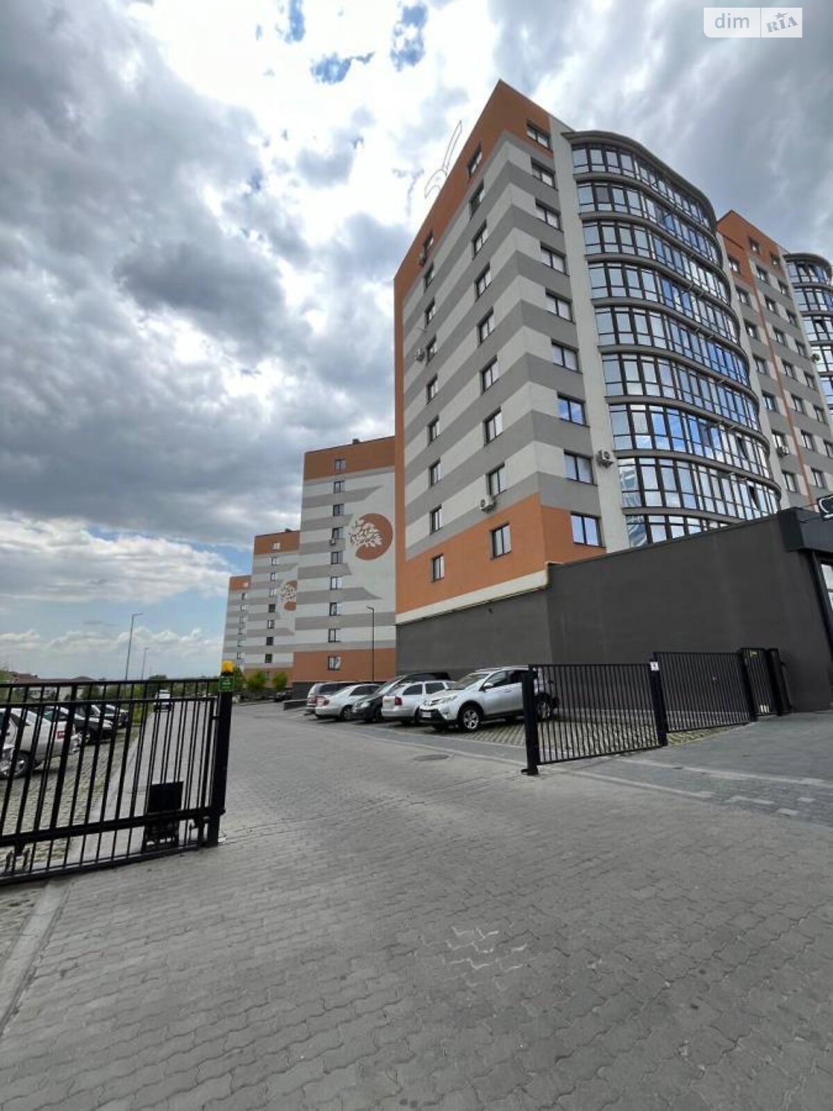 Продажа трехкомнатной квартиры в Ивано-Франковске, на шоссе Калушское, фото 1 Продажа трехкомнатной квартиры в Ивано-Франковске, на шоссе Калушское, фото 1