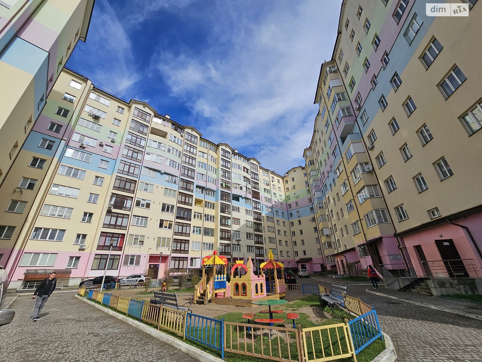 Продажа трехкомнатной квартиры в Ивано-Франковске, на пер. Ключный, район Каскад фото 1