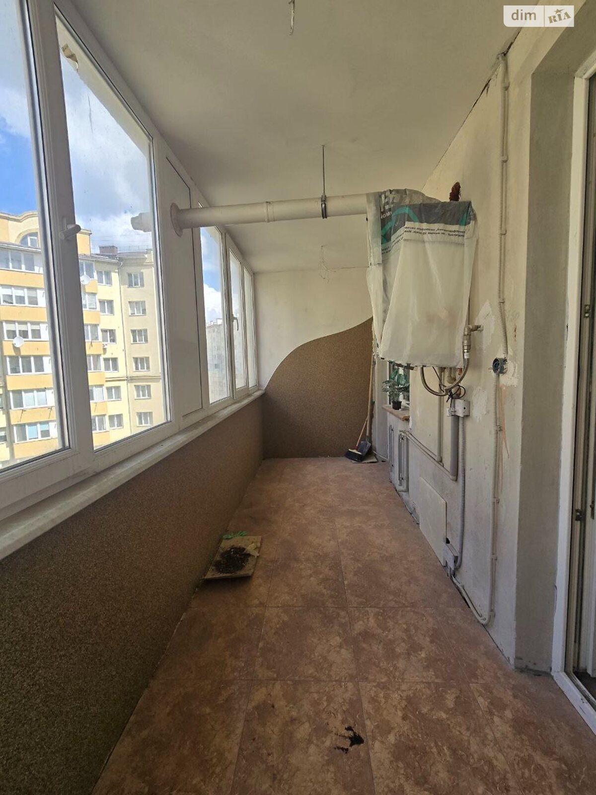 Продажа трехкомнатной квартиры в Ивано-Франковске, на ул. Симоненко Василия 37, кв. 65, фото 1 Продажа трехкомнатной квартиры в Ивано-Франковске, на ул. Симоненко Василия 37, кв. 65, фото 1