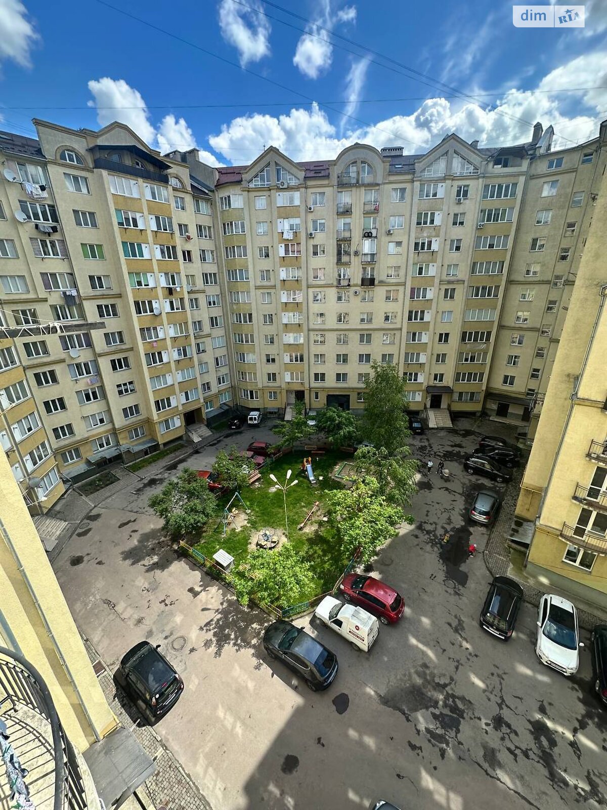 Продажа трехкомнатной квартиры в Ивано-Франковске, на ул. Симоненко Василия 37, кв. 65, фото 1 Продажа трехкомнатной квартиры в Ивано-Франковске, на ул. Симоненко Василия 37, кв. 65, фото 1