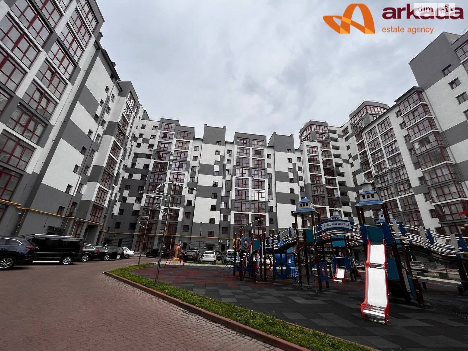 Продажа трехкомнатной квартиры в Ивано-Франковске, на ул. Европейская, район Кишлак фото 1 Продажа трехкомнатной квартиры в Ивано-Франковске, на ул. Европейская, район Кишлак фото 1