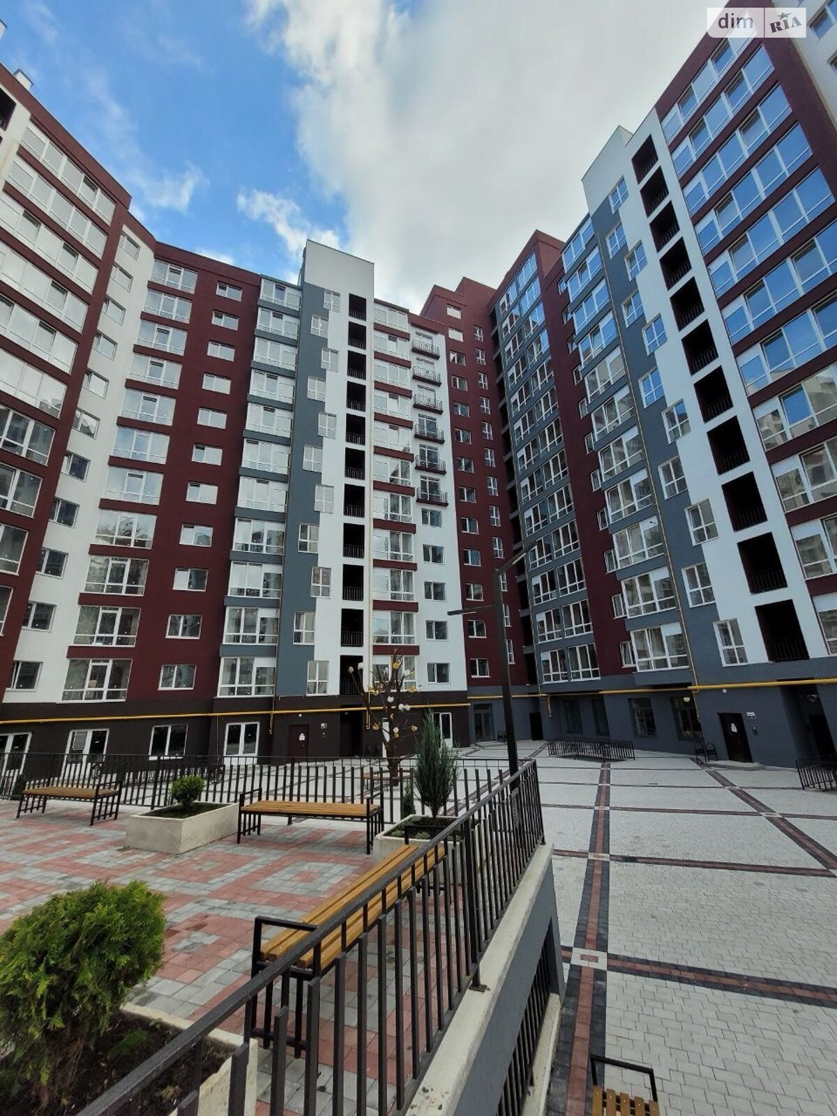Продаж трикімнатної квартири в Івано-Франківську, на вул. Княгинин 44, район Княгинин фото 1 Продаж трикімнатної квартири в Івано-Франківську, на вул. Княгинин 44, район Княгинин фото 1
