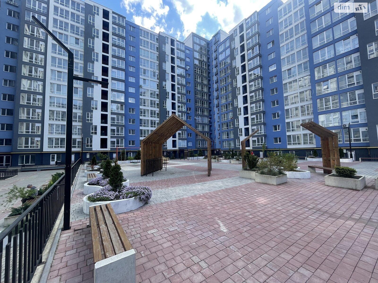 Продаж трикімнатної квартири в Івано-Франківську, на вул. Княгинин 44, район Княгинин фото 1 Продаж трикімнатної квартири в Івано-Франківську, на вул. Княгинин 44, район Княгинин фото 1