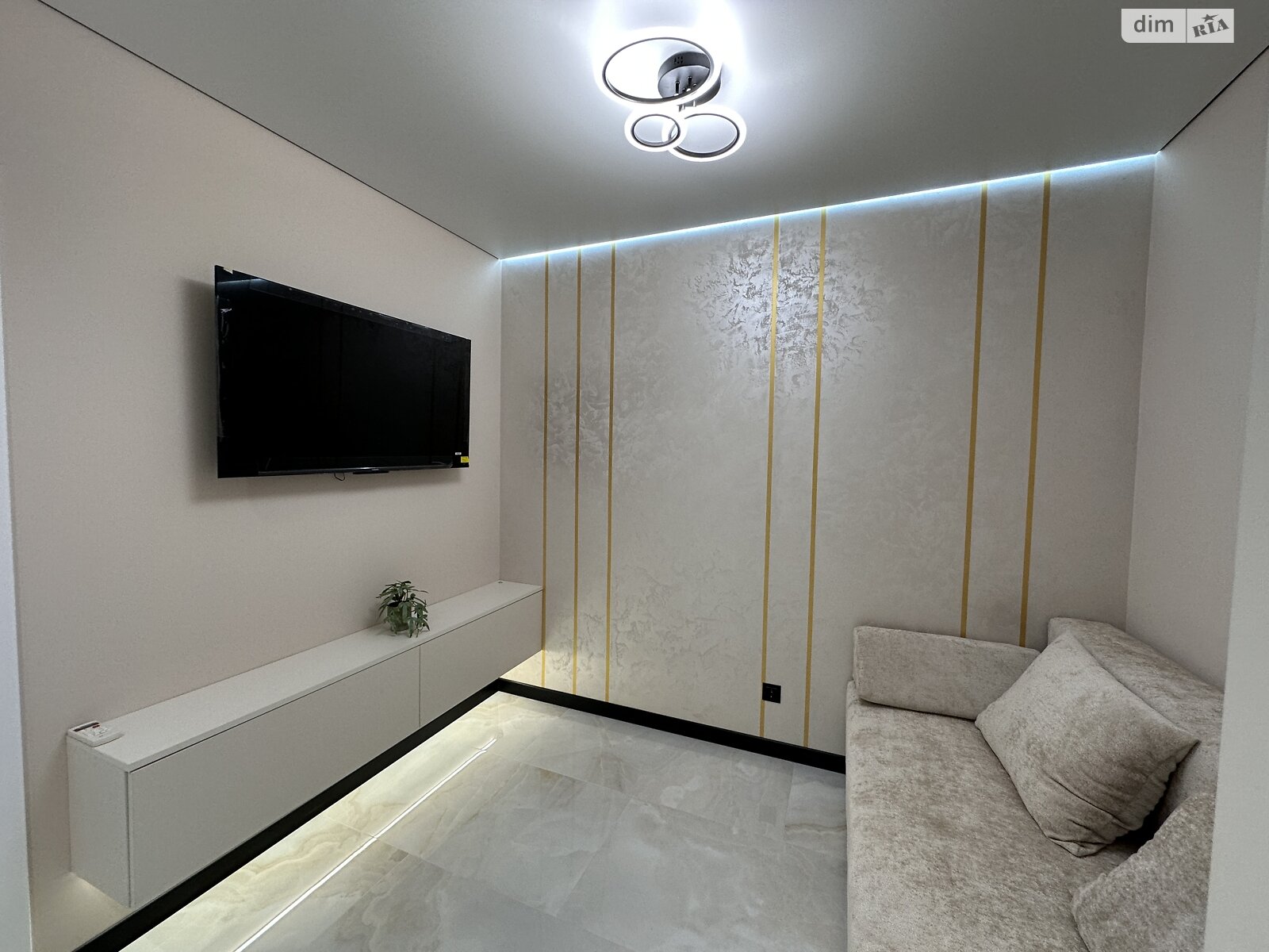 Продаж однокімнатної квартири в Івано-Франківську, на вул. Юліана Пелеша 6, район Княгинин фото 1 Продаж однокімнатної квартири в Івано-Франківську, на вул. Юліана Пелеша 6, район Княгинин фото 1