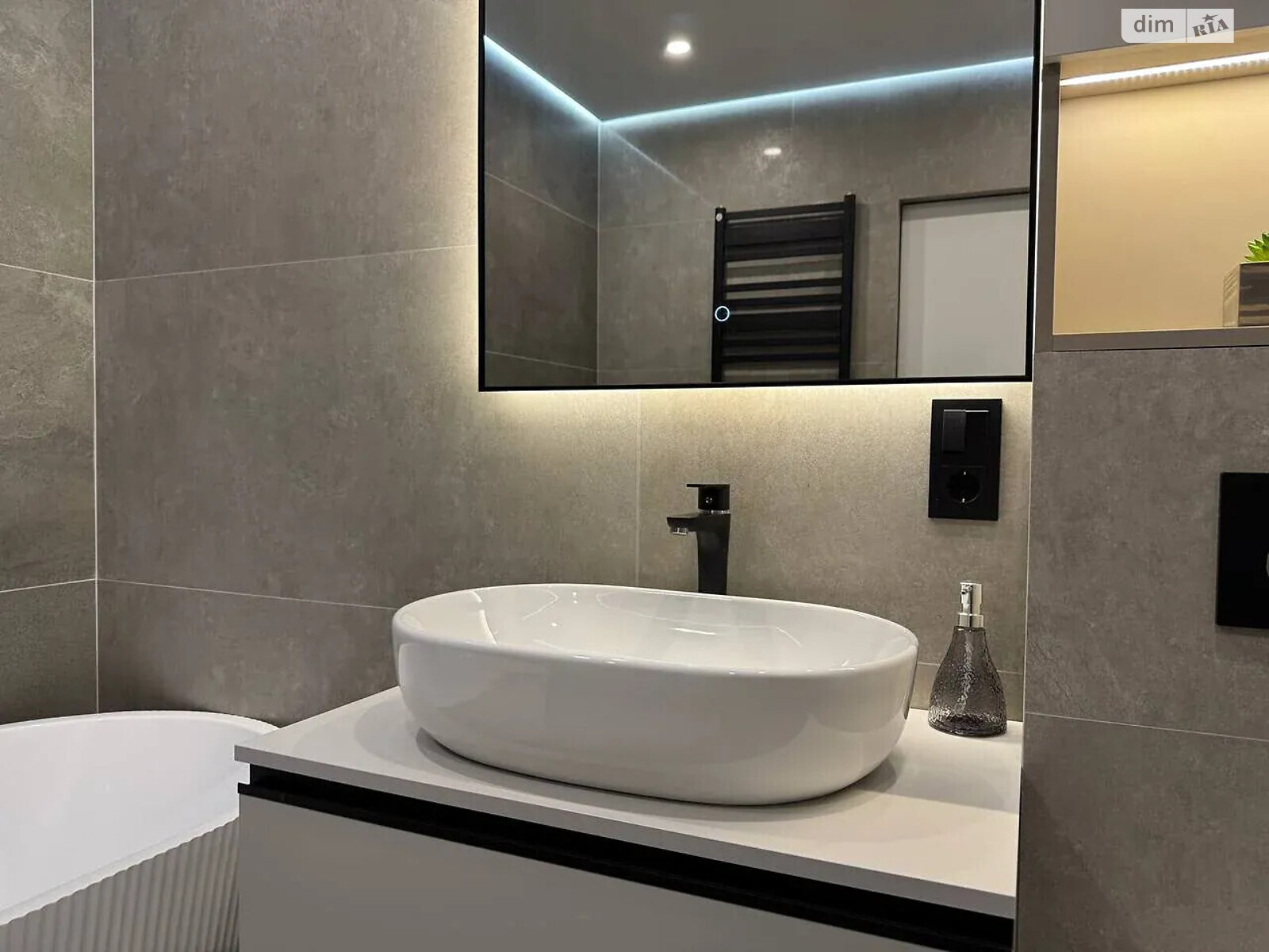 Продаж трикімнатної квартири в Івано-Франківську, на вул. Юліана Пелеша, район Княгинин фото 1 Продаж трикімнатної квартири в Івано-Франківську, на вул. Юліана Пелеша, район Княгинин фото 1