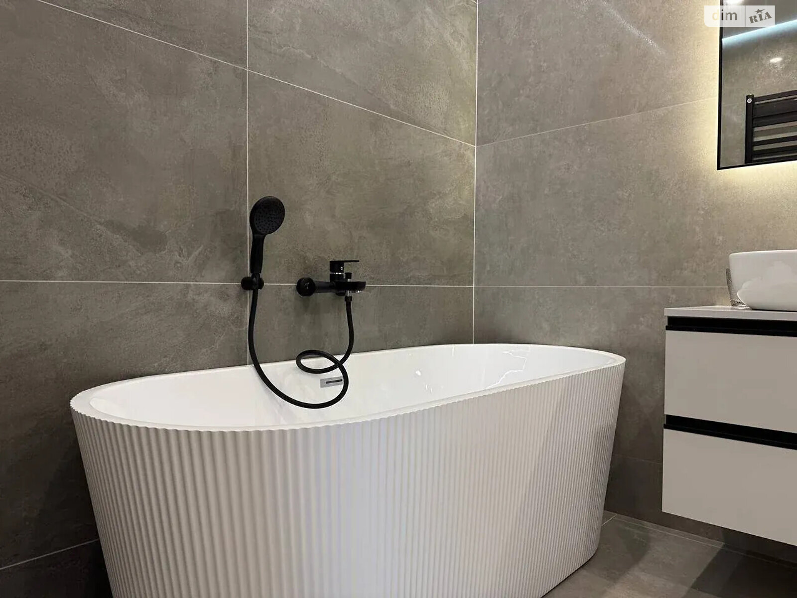 Продаж трикімнатної квартири в Івано-Франківську, на вул. Юліана Пелеша, район Княгинин фото 1 Продаж трикімнатної квартири в Івано-Франківську, на вул. Юліана Пелеша, район Княгинин фото 1